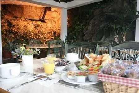 Restaurant/places to eat in Logis Cosy - Hôtel Le Moulin Neuf - Chantonnay