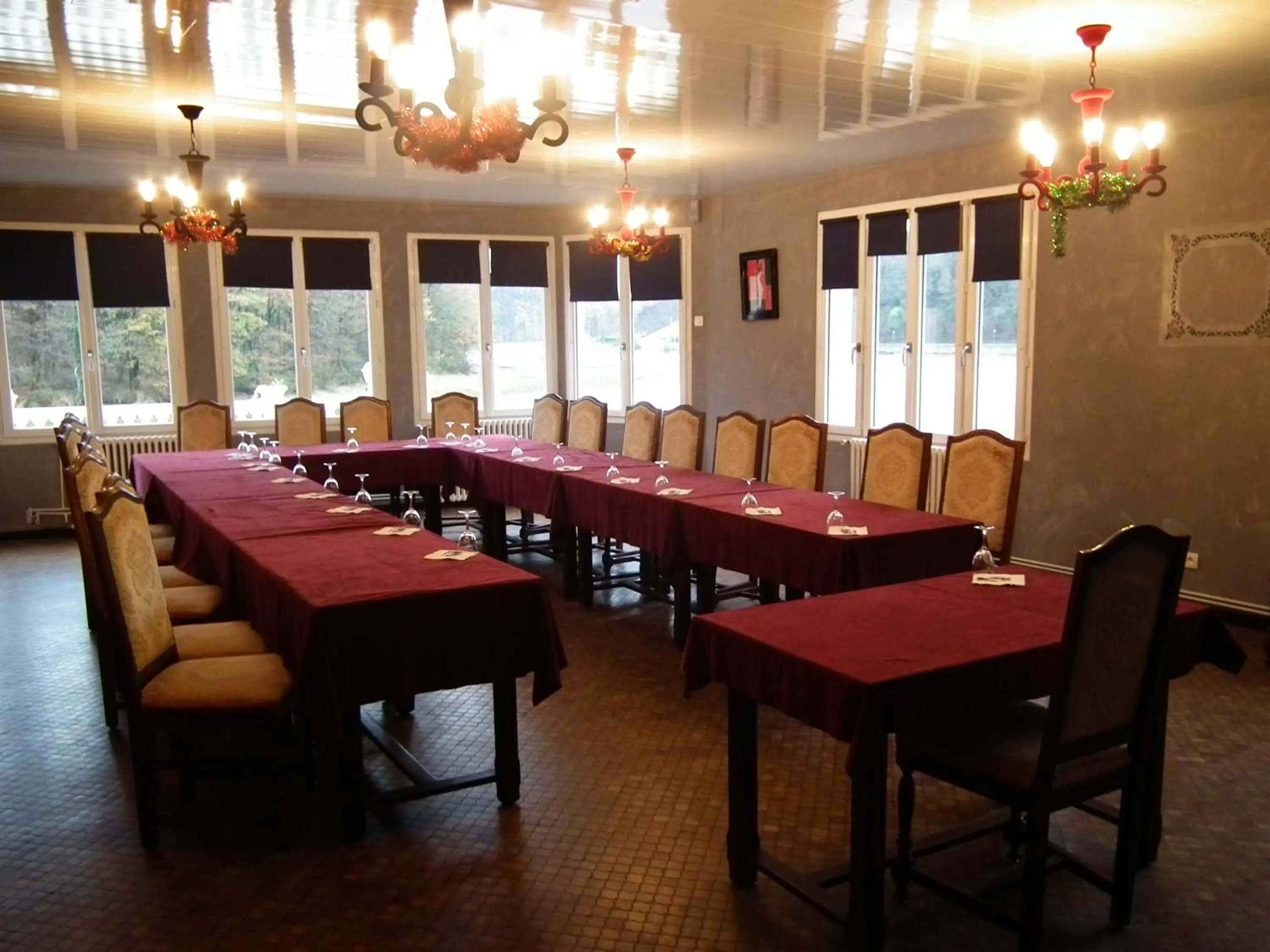 Business facilities in Logis Cosy - Hôtel Le Moulin Neuf - Chantonnay