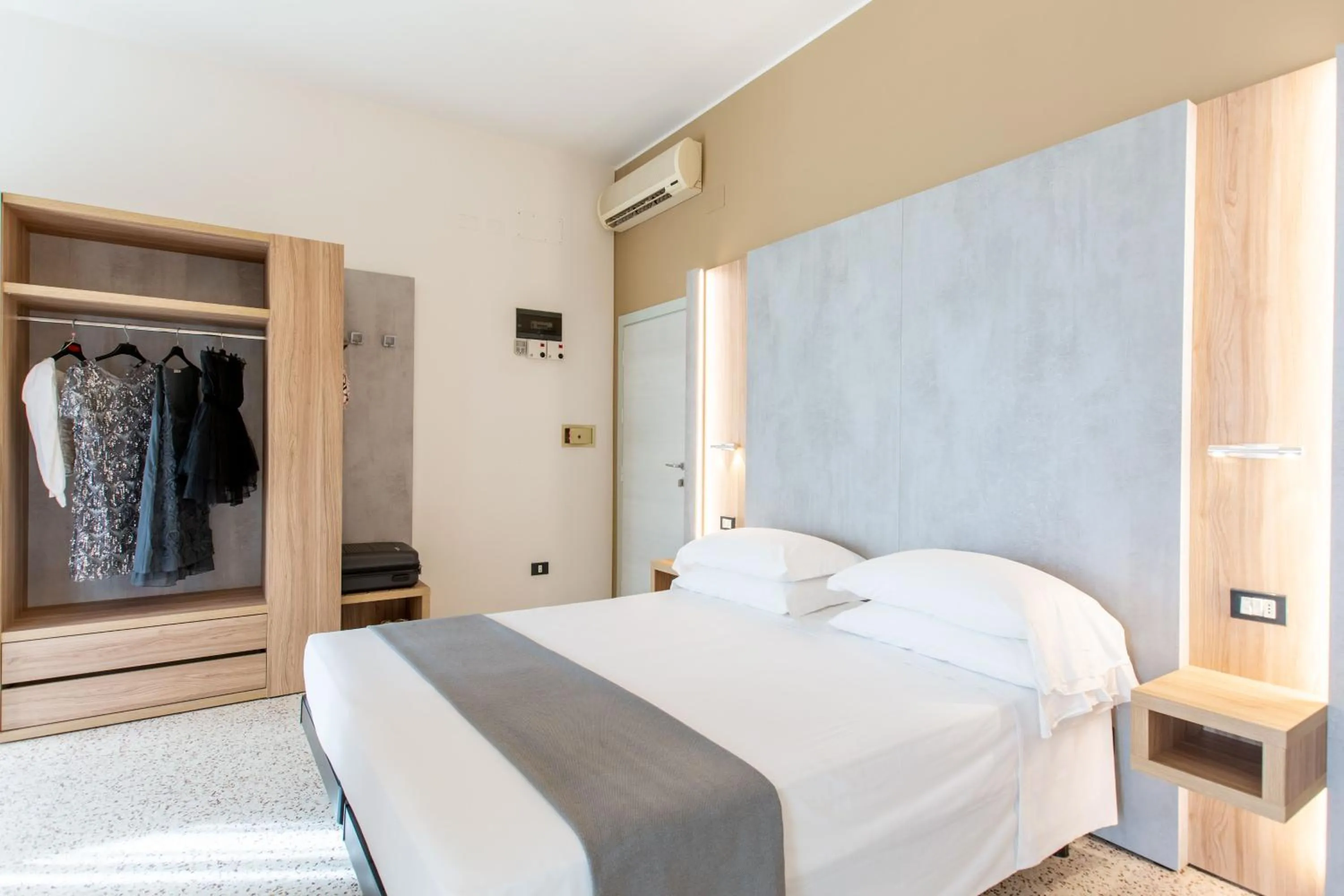 Bed in Hotel Romantico