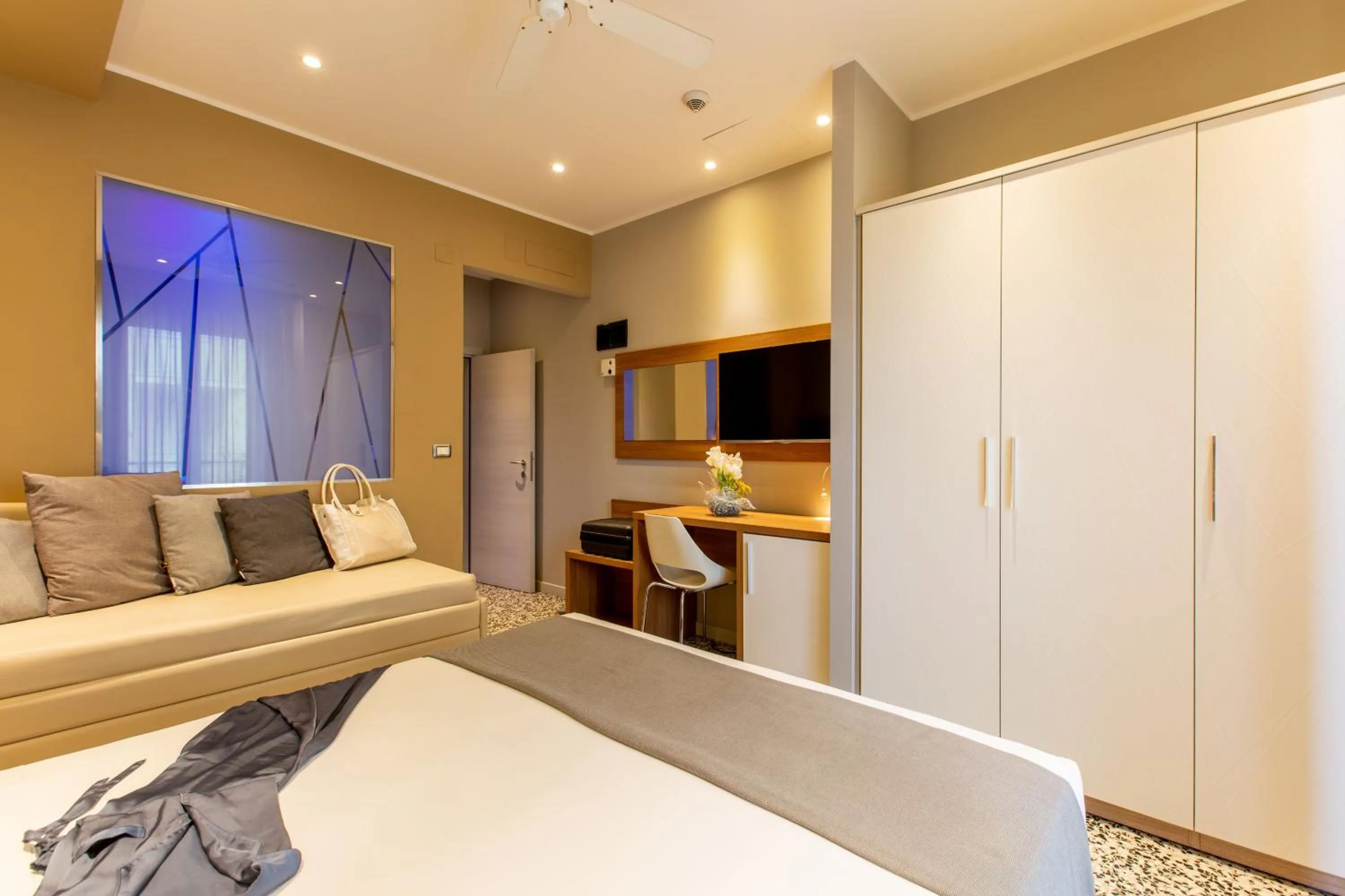 Shower in Hotel Romantico