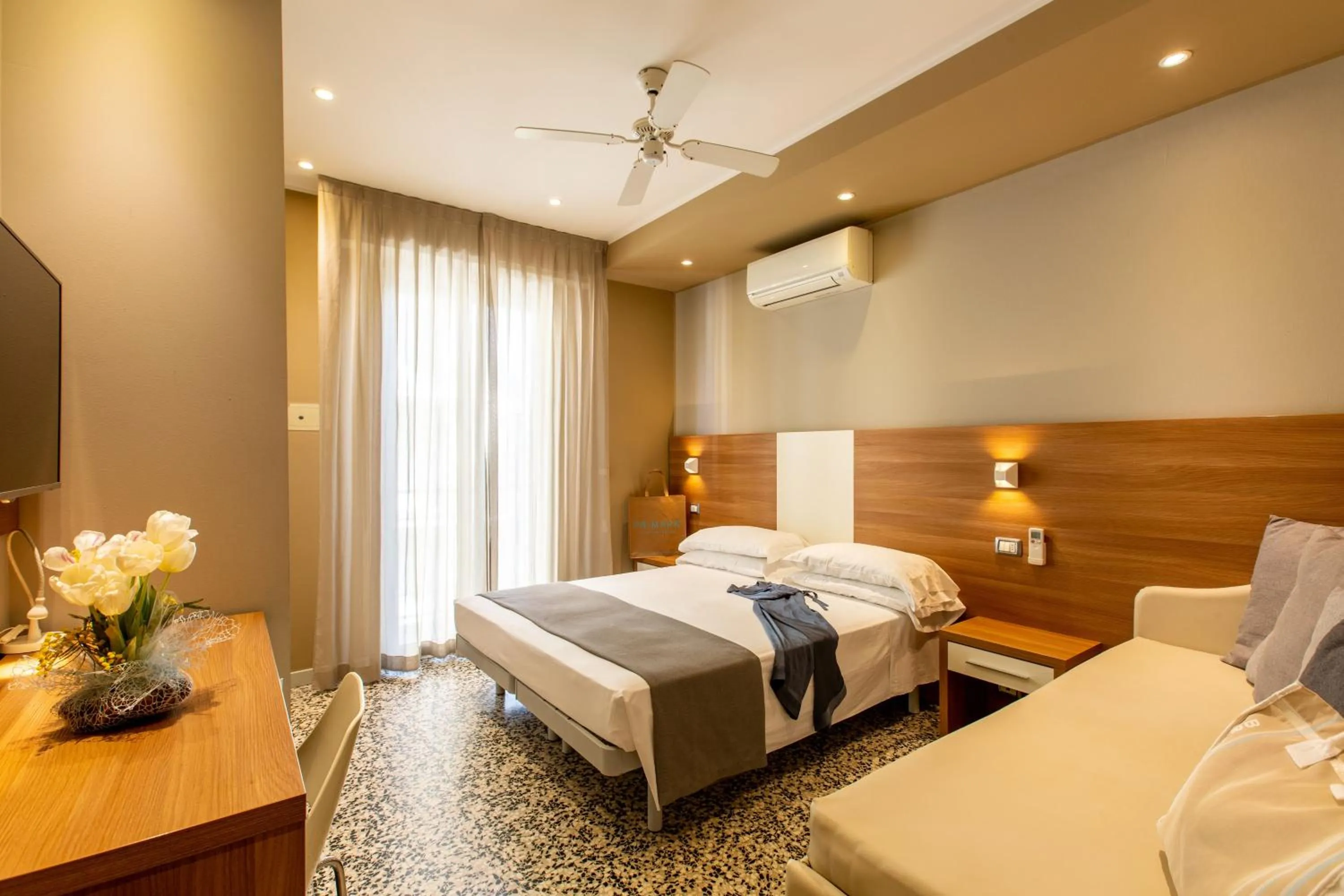 Bed in Hotel Romantico