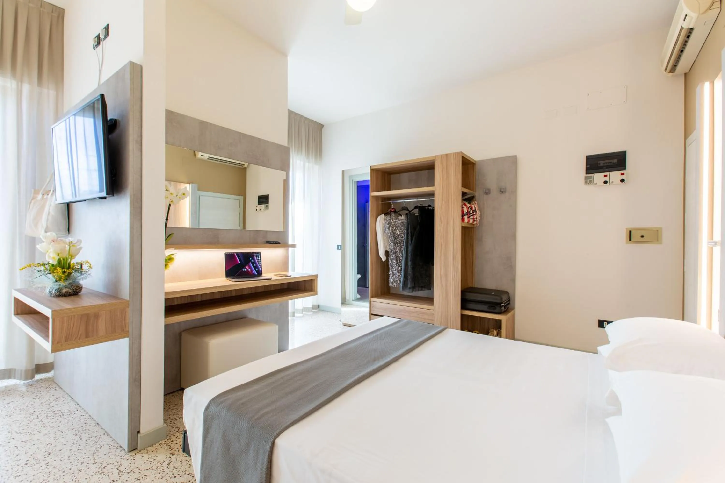 Bed in Hotel Romantico