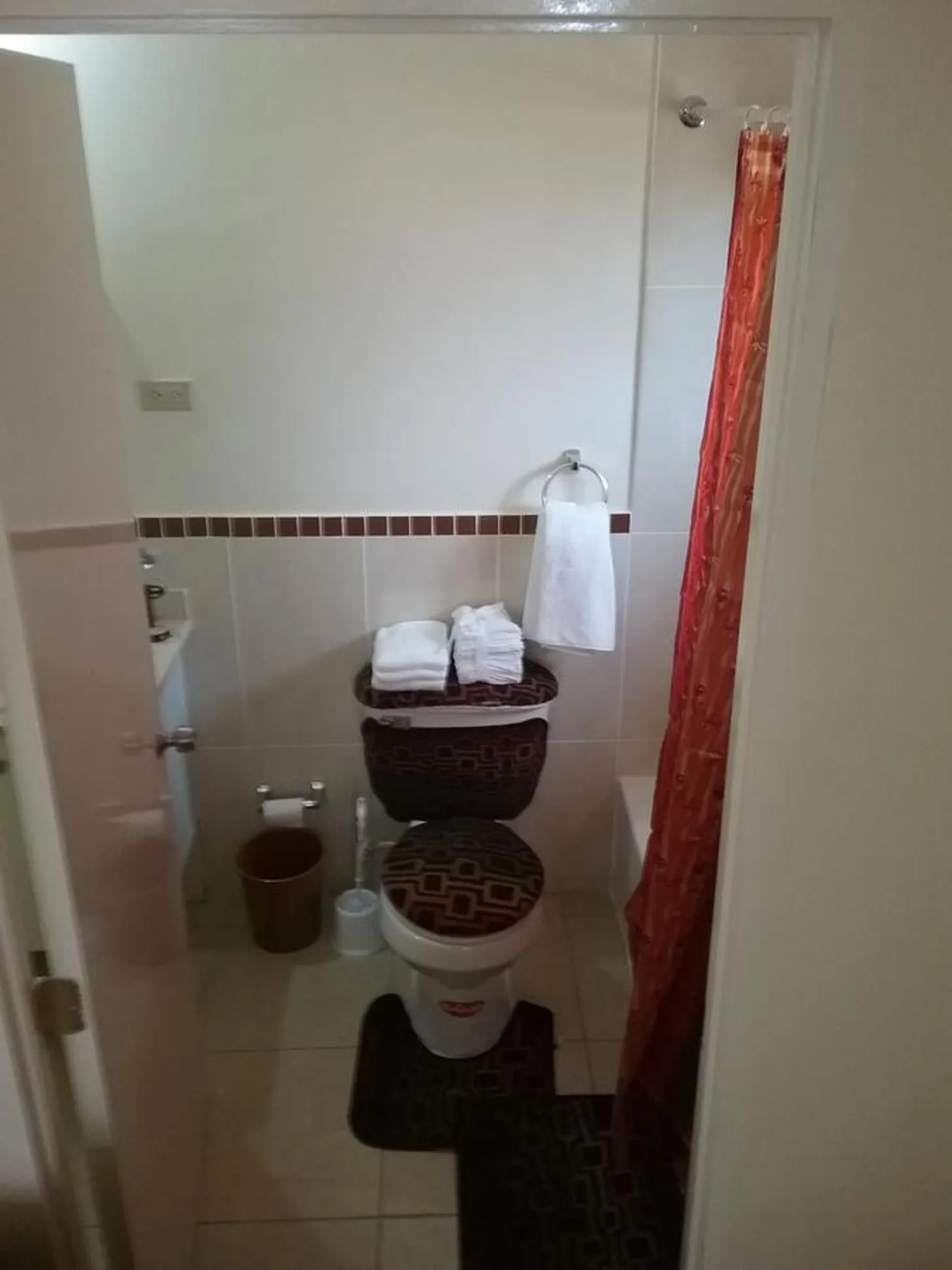 Bathroom in Cheerful 2-Bedroom Home in Falmouth Garden