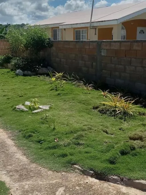 Spring in Cheerful 2-Bedroom Home in Falmouth Garden