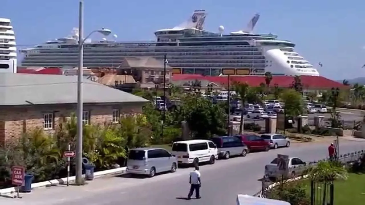 Day in Cheerful 2-Bedroom Home in Falmouth Garden