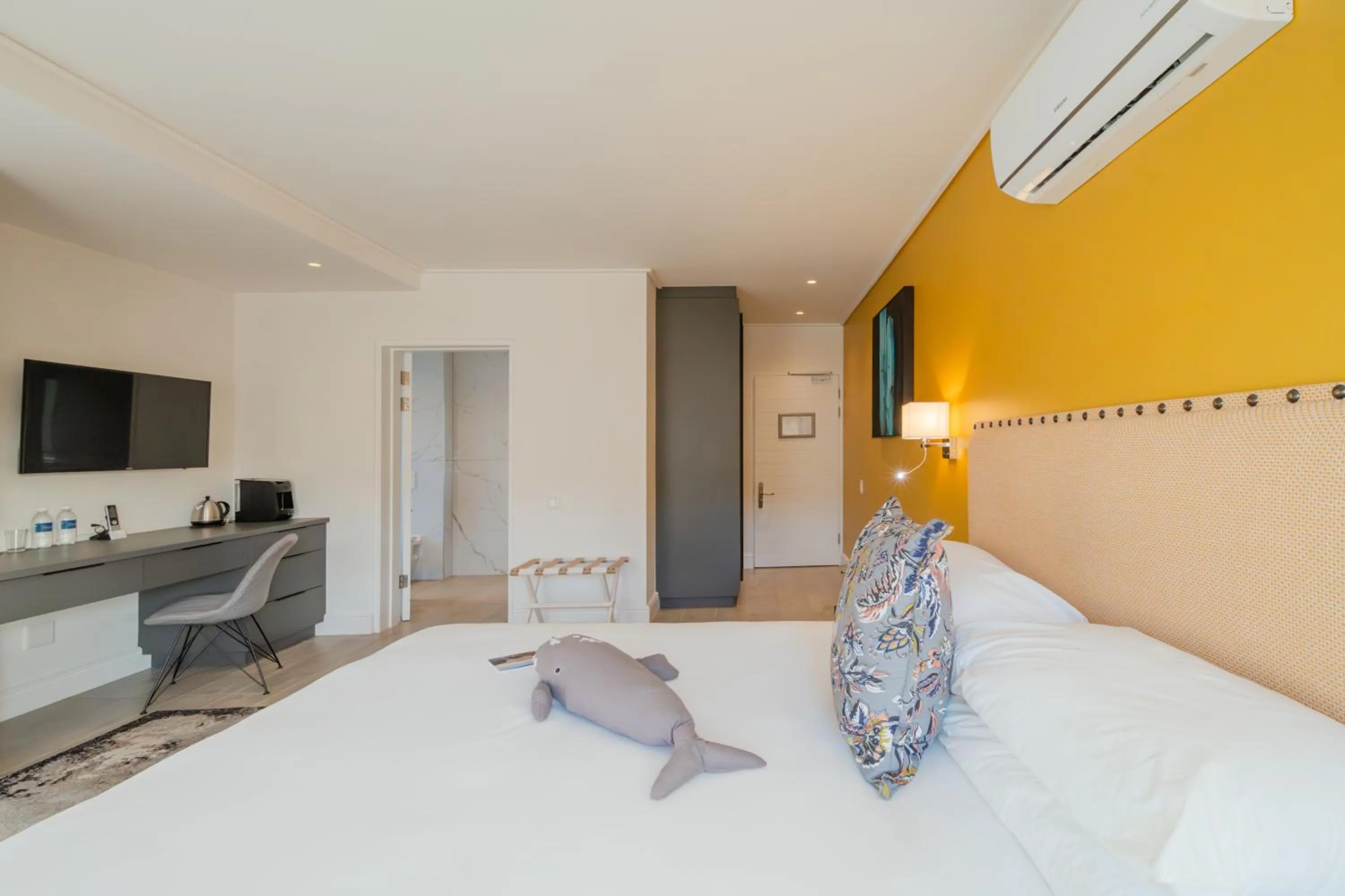 Communal lounge/ TV room, Bed in One Marine Drive Boutique Hotel & Spa by The Living Journey Collection