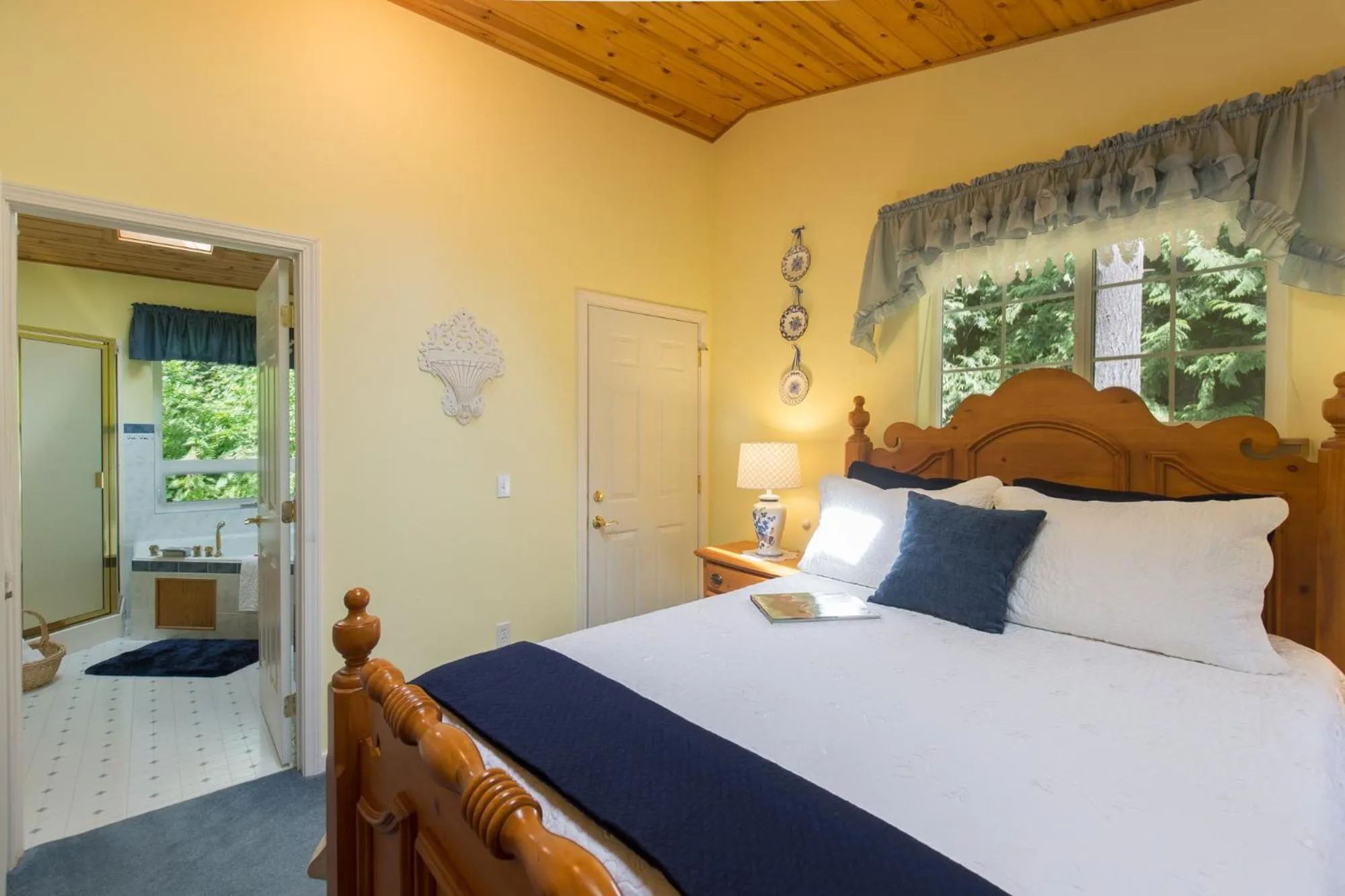 Bed in A Hidden Haven Cottages