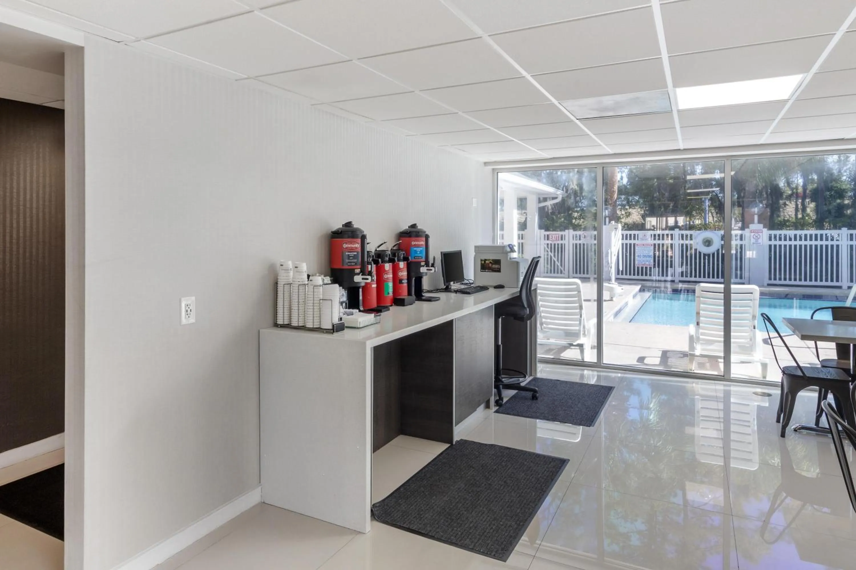 Breakfast in HOM Hotel Gainesville, SureStay Collection by Best Western