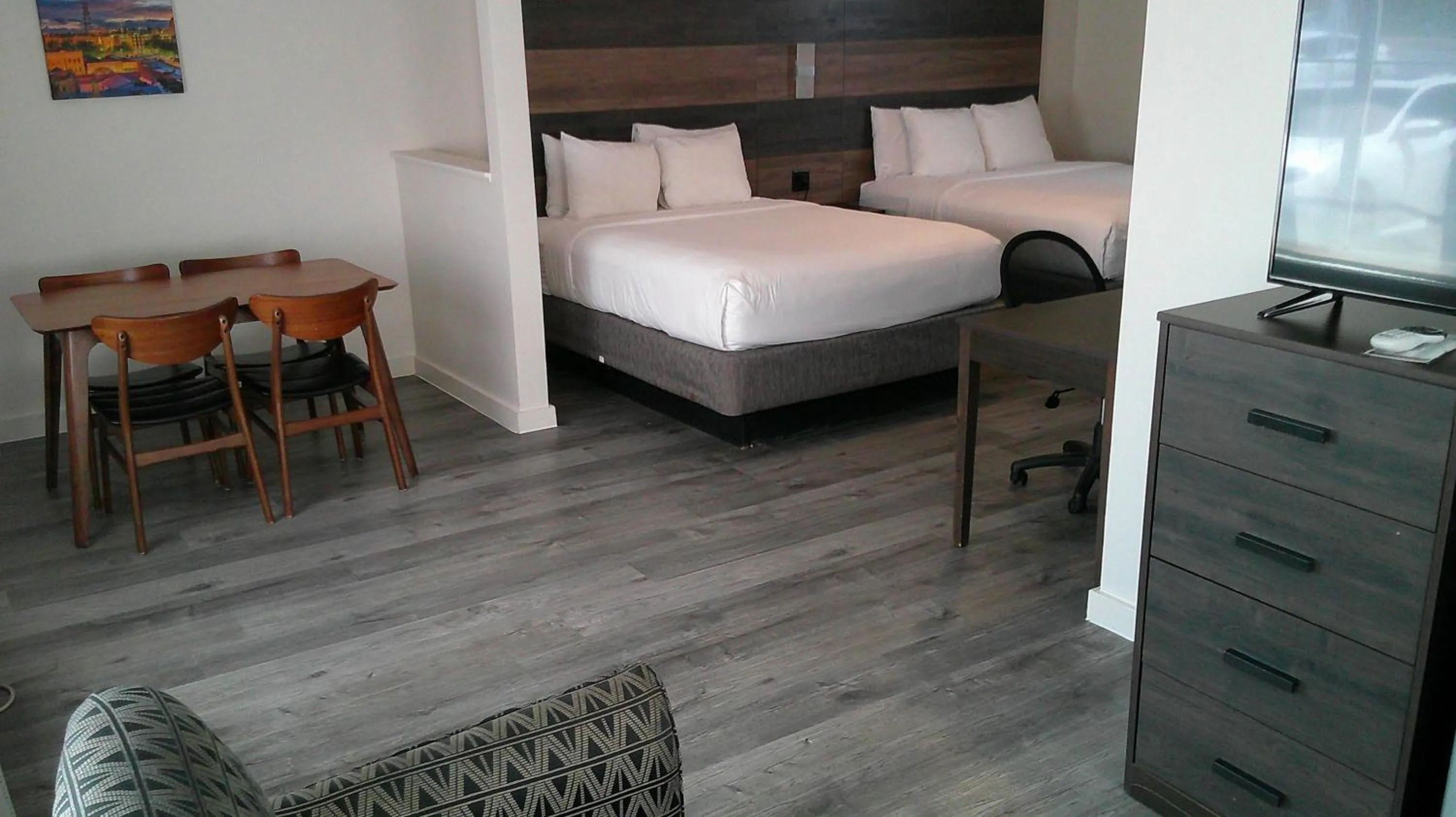 Bedroom, Bed in HOM Hotel Gainesville, SureStay Collection by Best Western