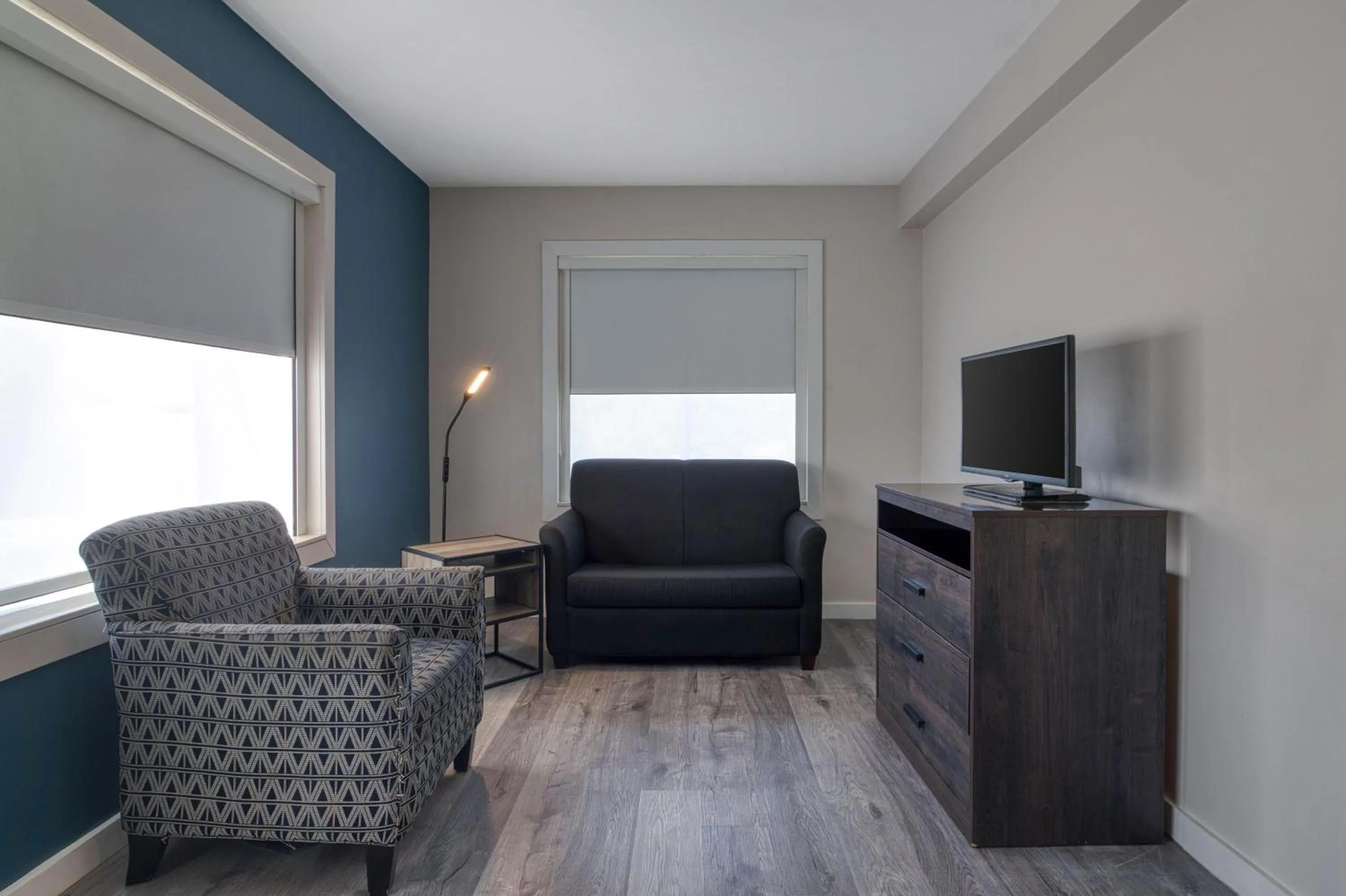 Bedroom in HOM Hotel Gainesville, SureStay Collection by Best Western