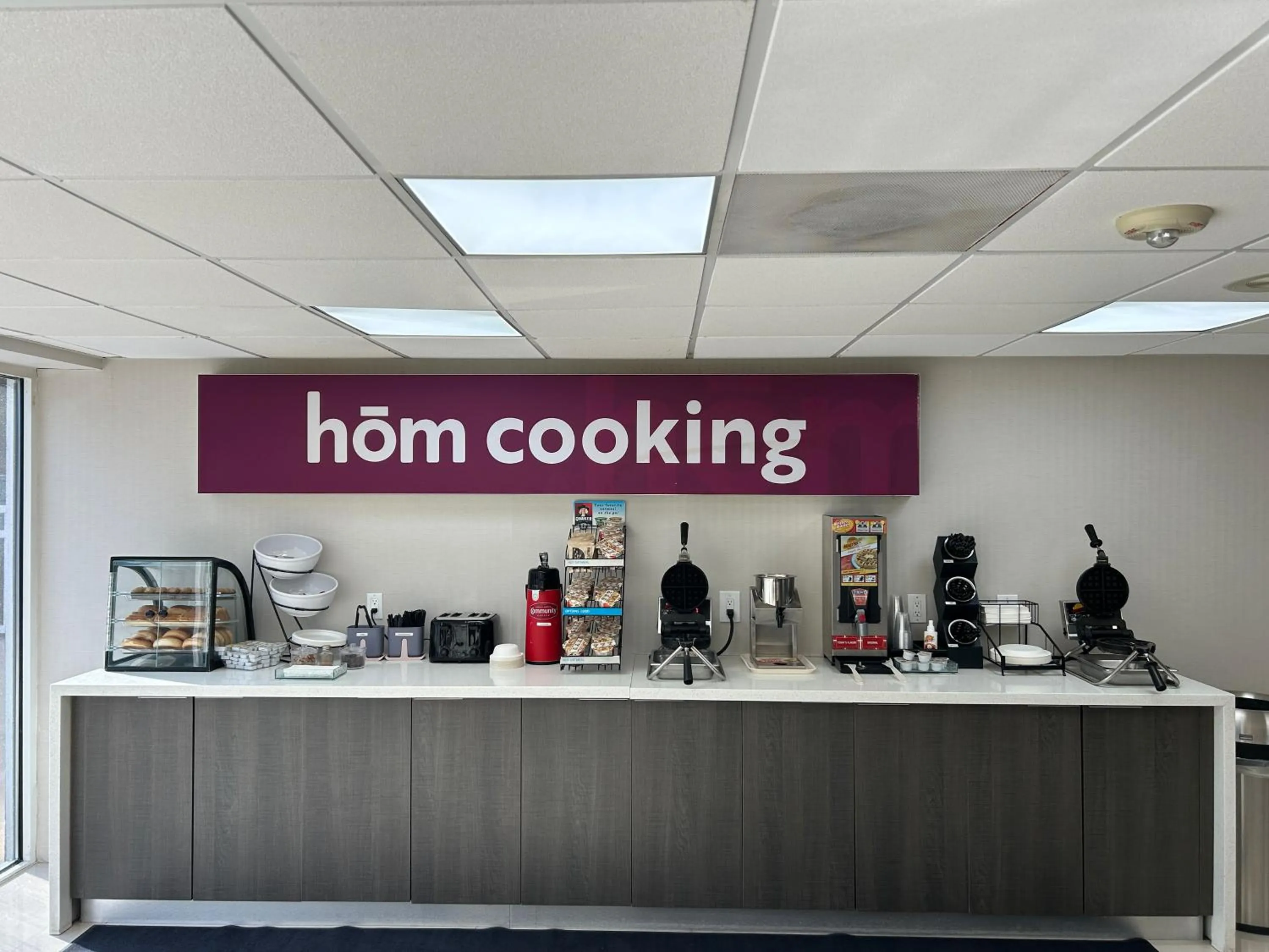 Breakfast in HOM Hotel Gainesville, SureStay Collection by Best Western