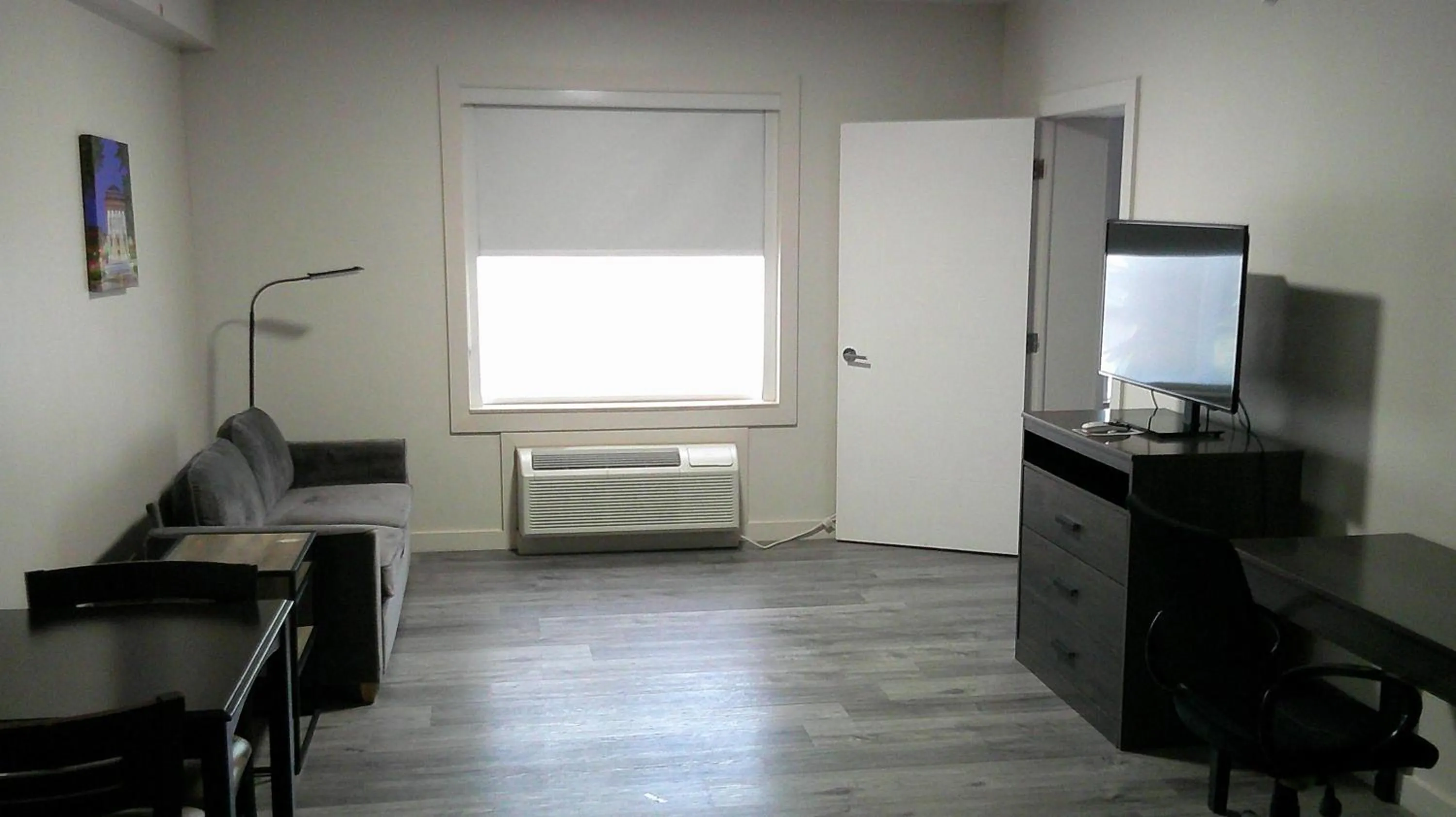 Bedroom in HOM Hotel Gainesville, SureStay Collection by Best Western