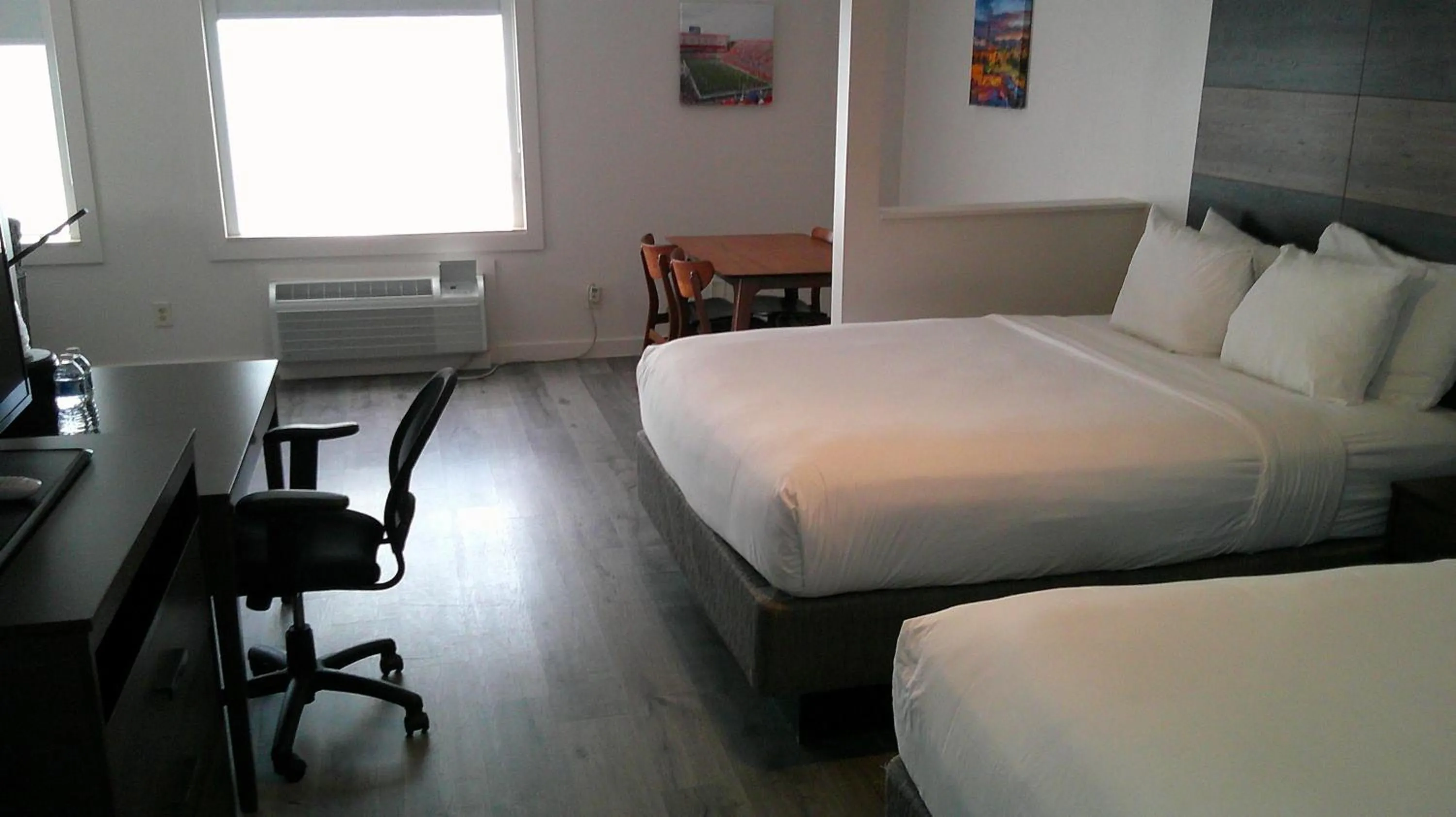 Bedroom, Bed in HOM Hotel Gainesville, SureStay Collection by Best Western