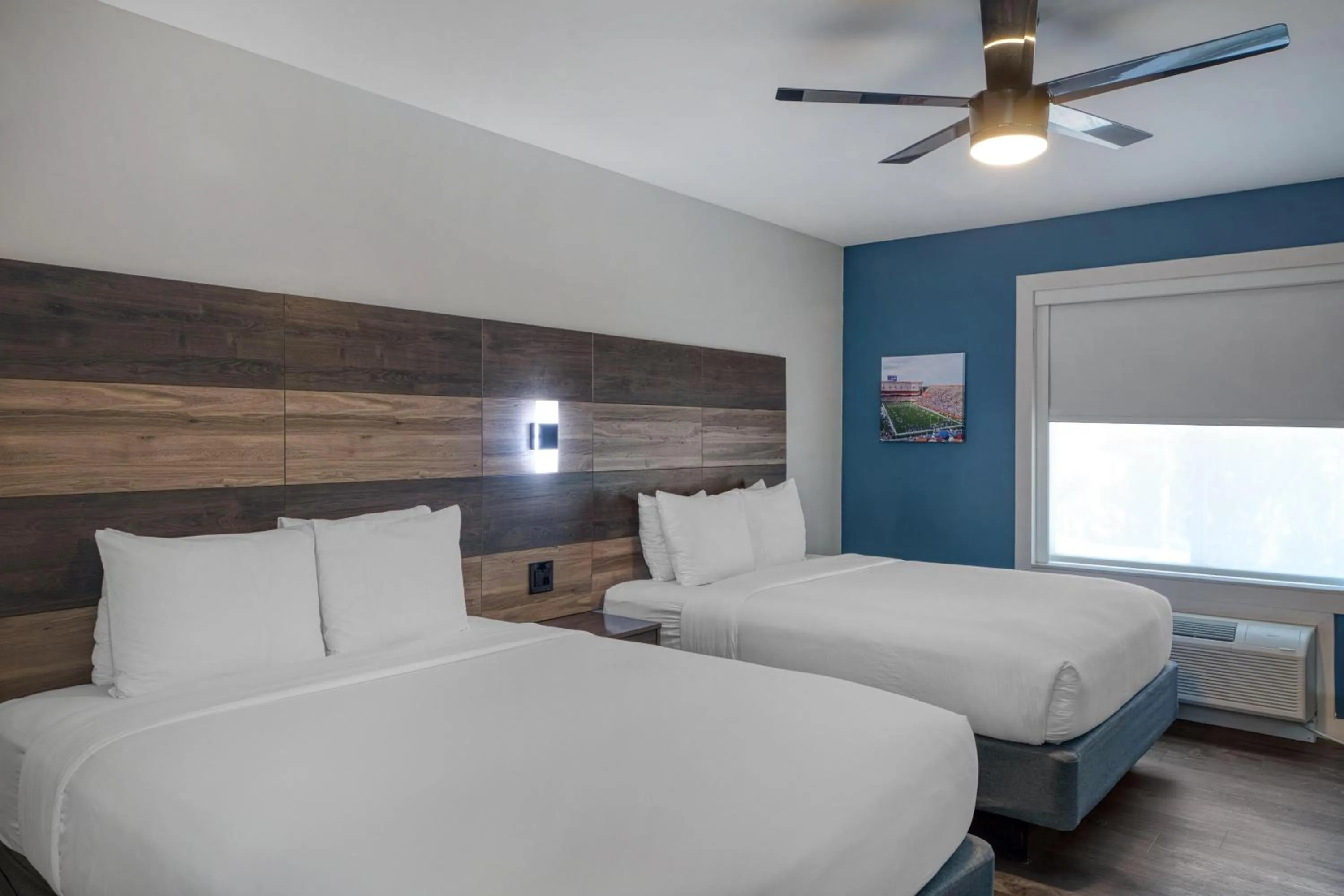 Bedroom, Bed in HOM Hotel Gainesville, SureStay Collection by Best Western