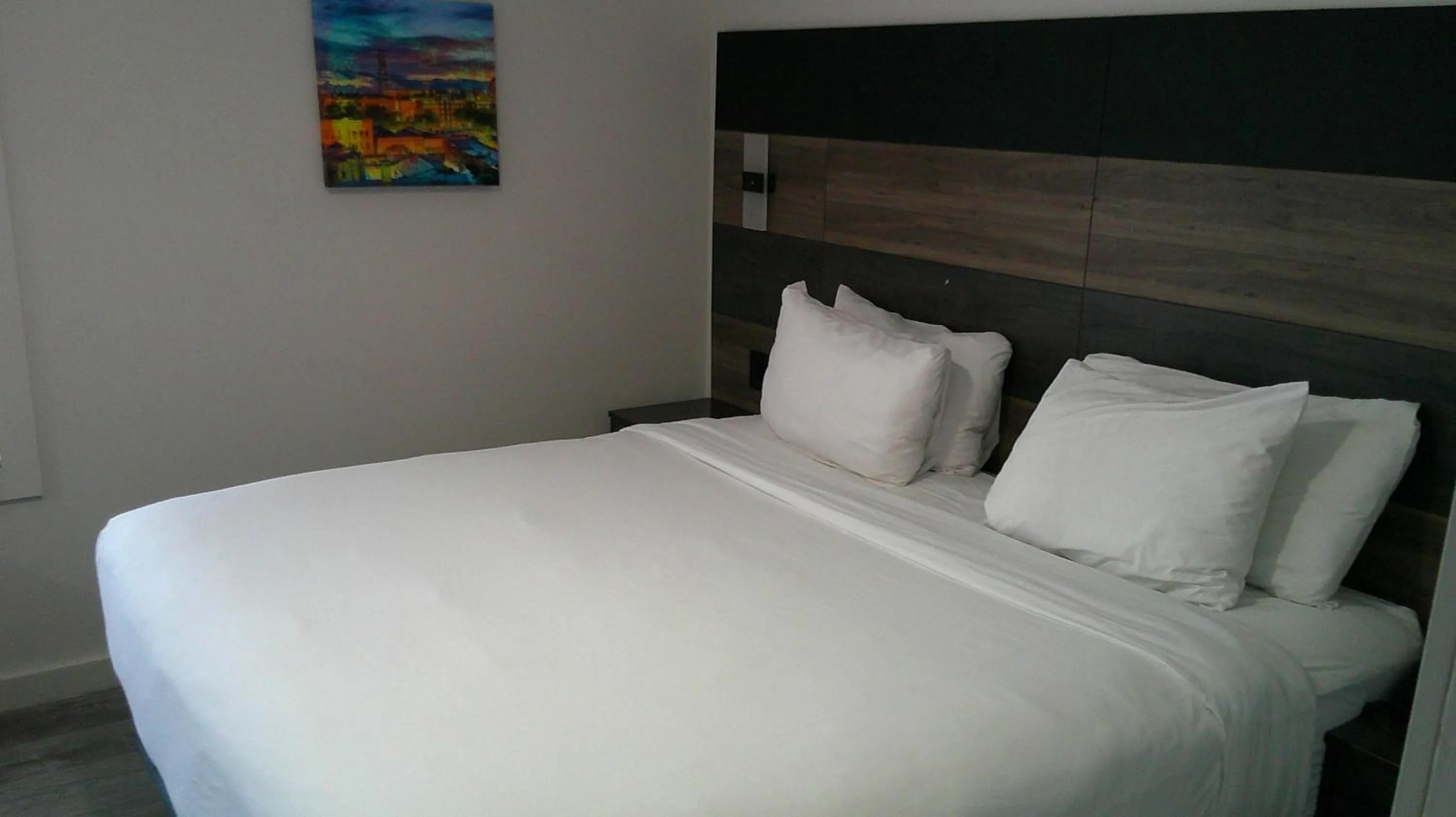 Bedroom, Bed in HOM Hotel Gainesville, SureStay Collection by Best Western