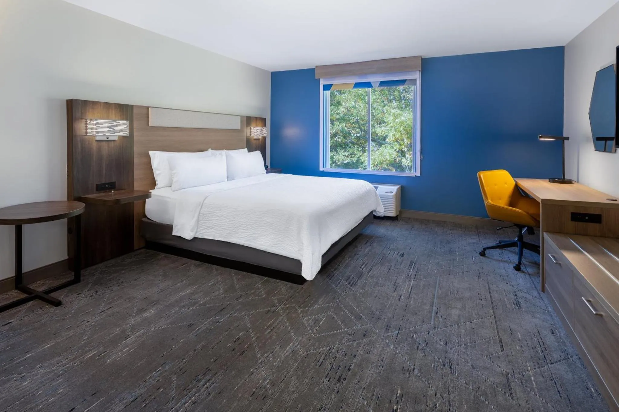 Photo of the whole room, Bed in Holiday Inn Express Hotel & Suites Vineland Millville by IHG
