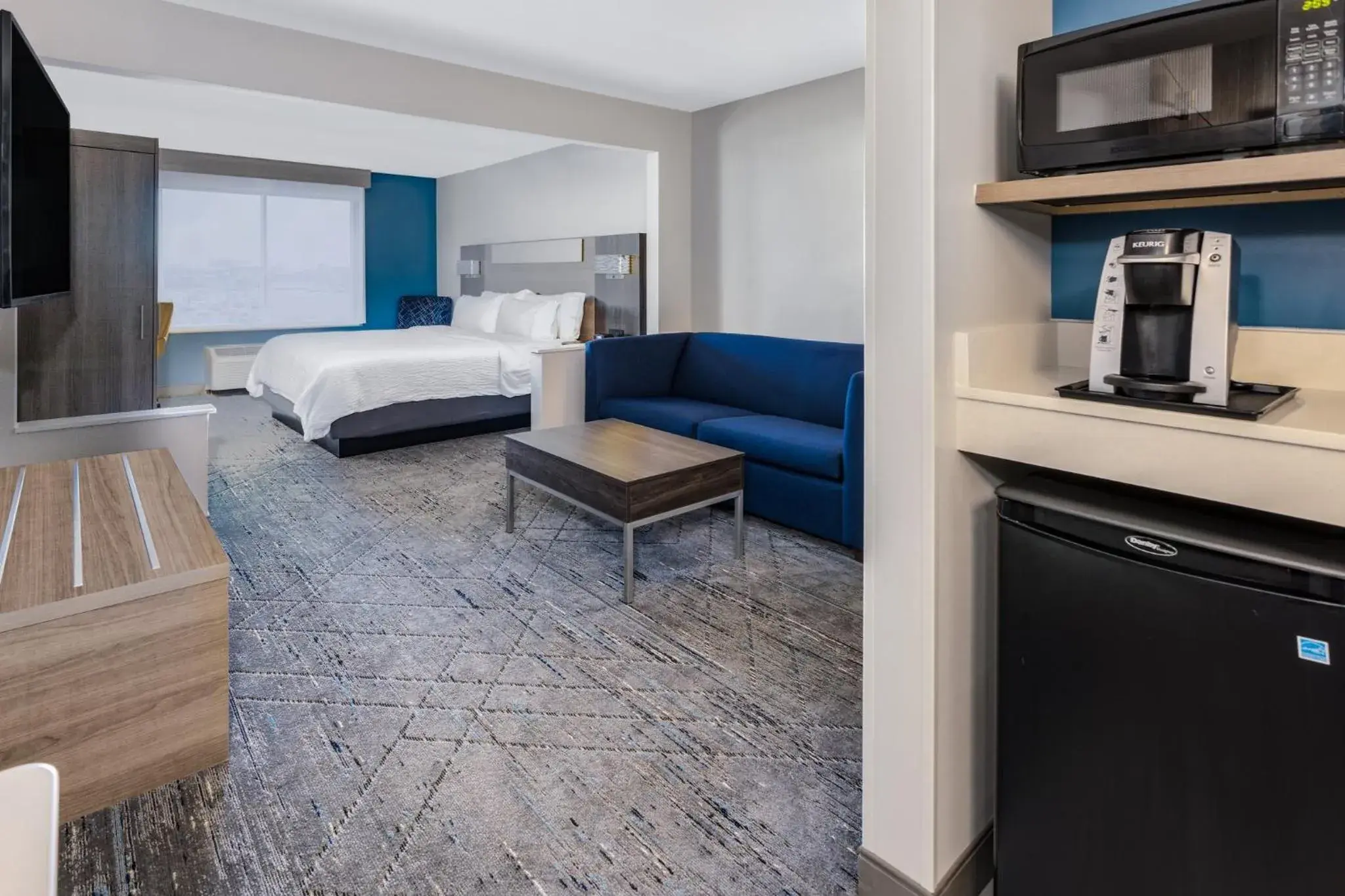 King Suite with Sofa Bed in Holiday Inn Express Hotel & Suites Vineland Millville by IHG King Suite with Sofa Bed in Holiday Inn Express Hotel & Suites Vineland Millville by IHG