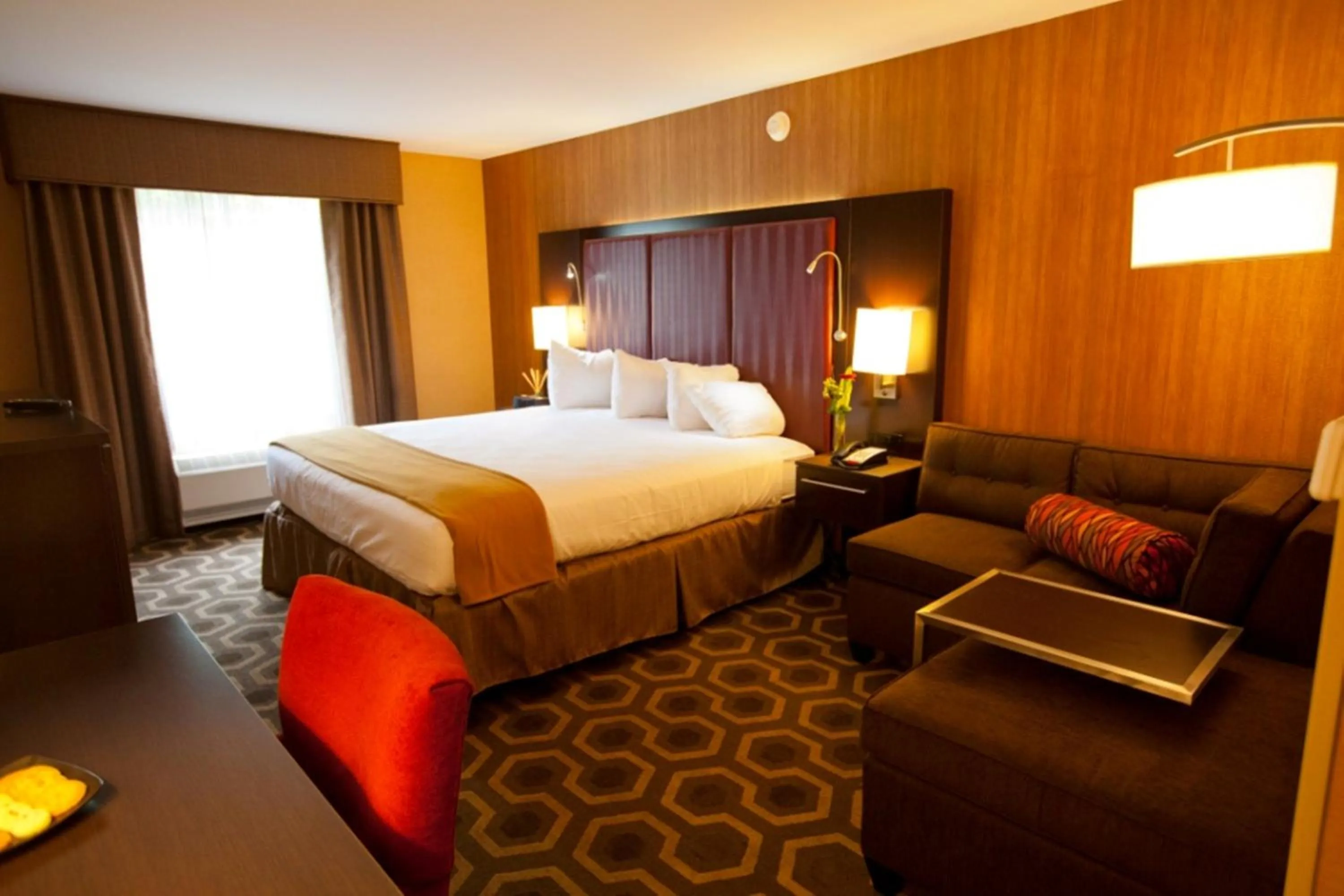 Photo of the whole room, Bed in Holiday Inn Express Hotel & Suites Vineland Millville by IHG