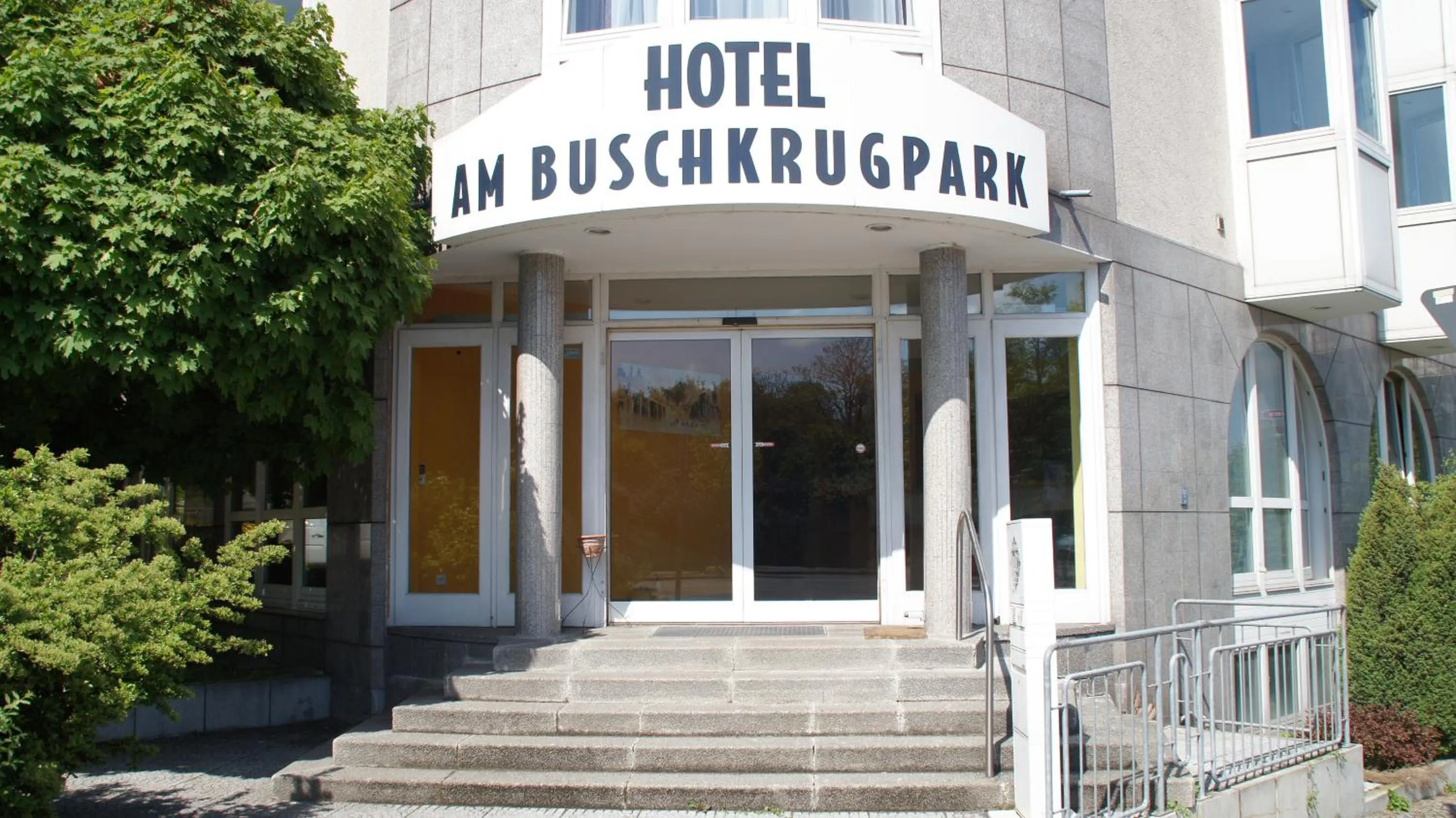 Facade/entrance in Hotel am Buschkrugpark
