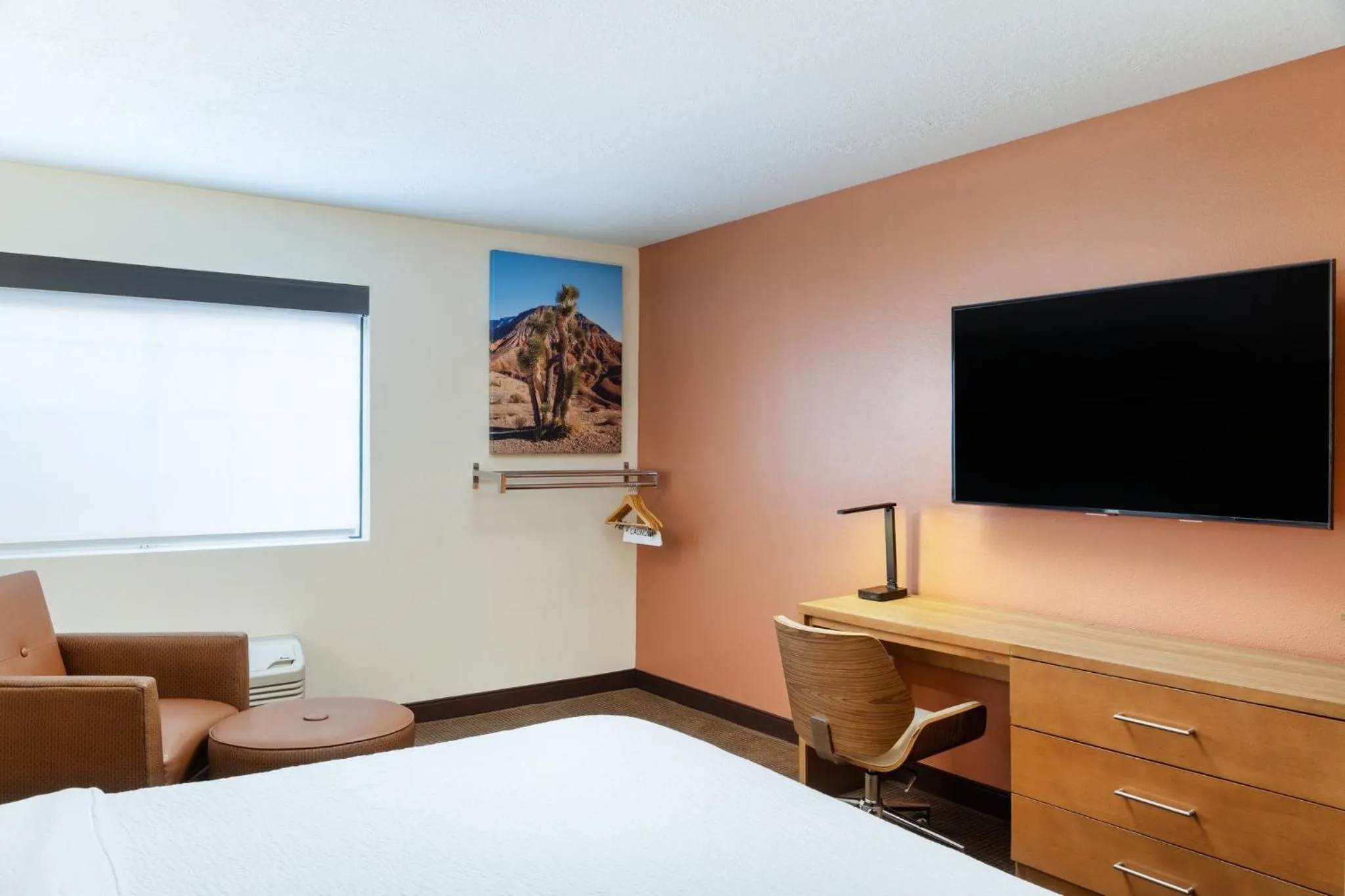 Photo of the whole room, Bed in Holiday Inn Resort Mesquite by IHG
