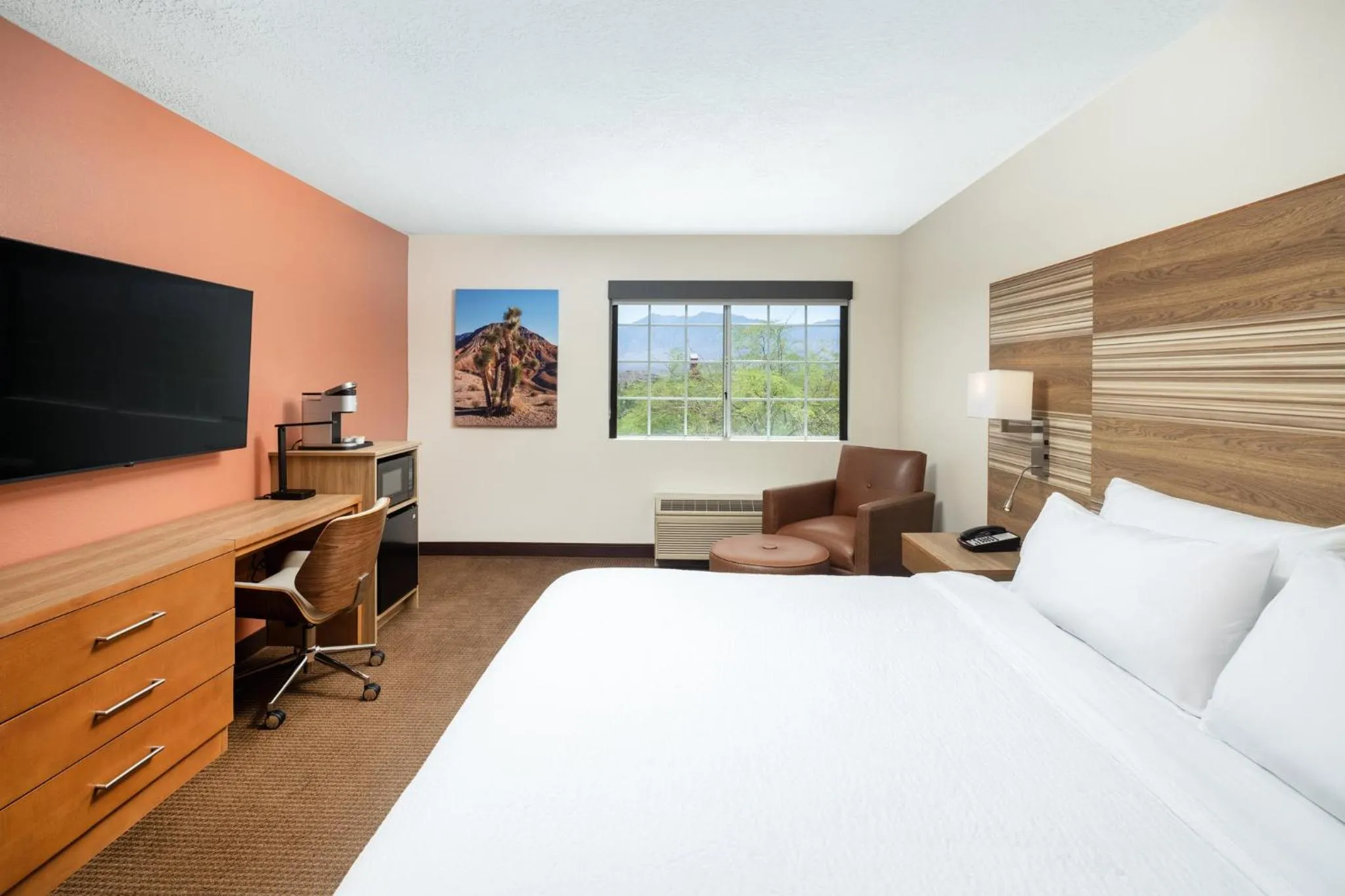 Photo of the whole room, Bed in Holiday Inn Resort Mesquite by IHG