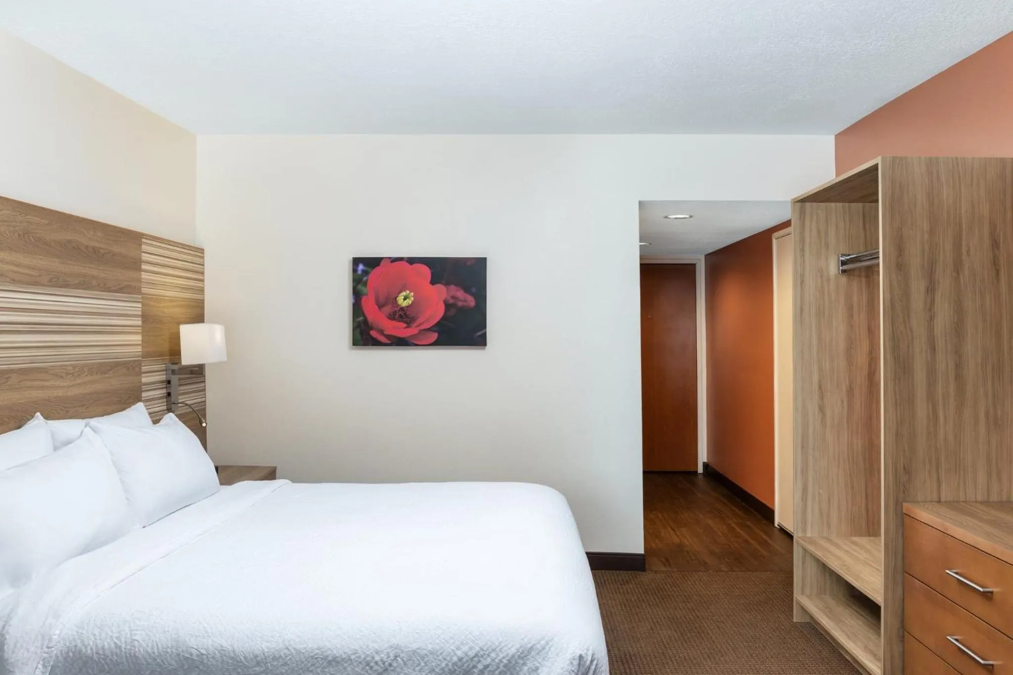 Photo of the whole room, Bed in Holiday Inn Resort Mesquite by IHG