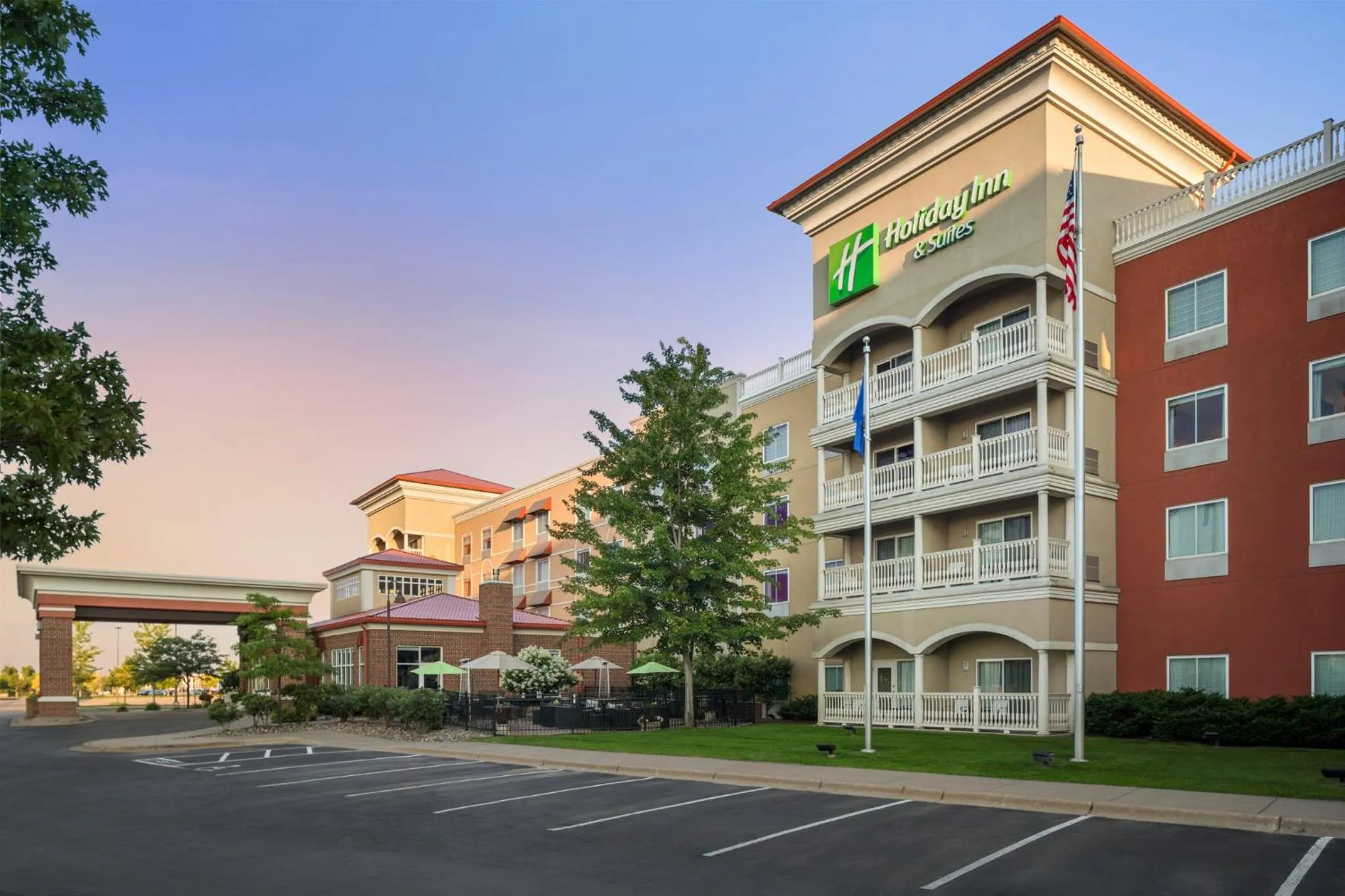 Property building in Holiday Inn Hotel & Suites Maple Grove Northwest Minneapolis-Arbor Lakes by IHG