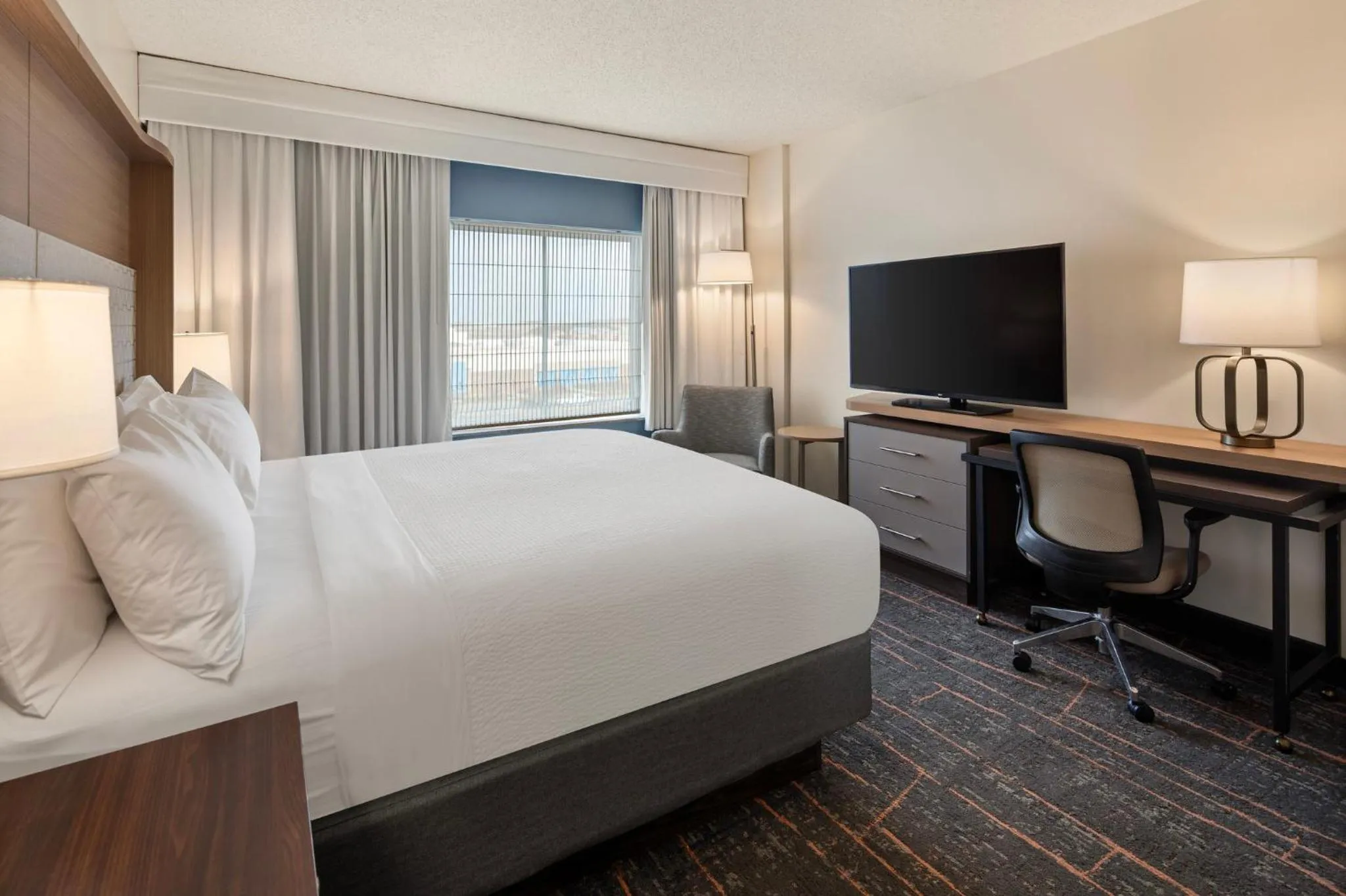 Photo of the whole room, Bed in Holiday Inn Hotel & Suites Maple Grove Northwest Minneapolis-Arbor Lakes by IHG