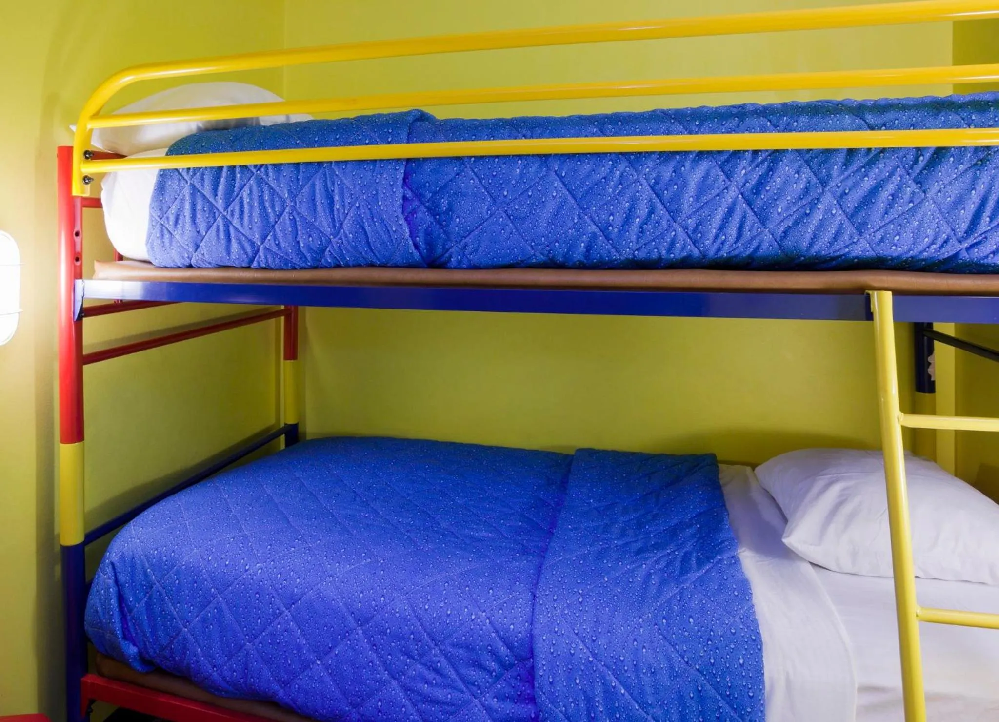 Photo of the whole room, Bed in Holiday Inn Hotel & Suites Maple Grove Northwest Minneapolis-Arbor Lakes by IHG