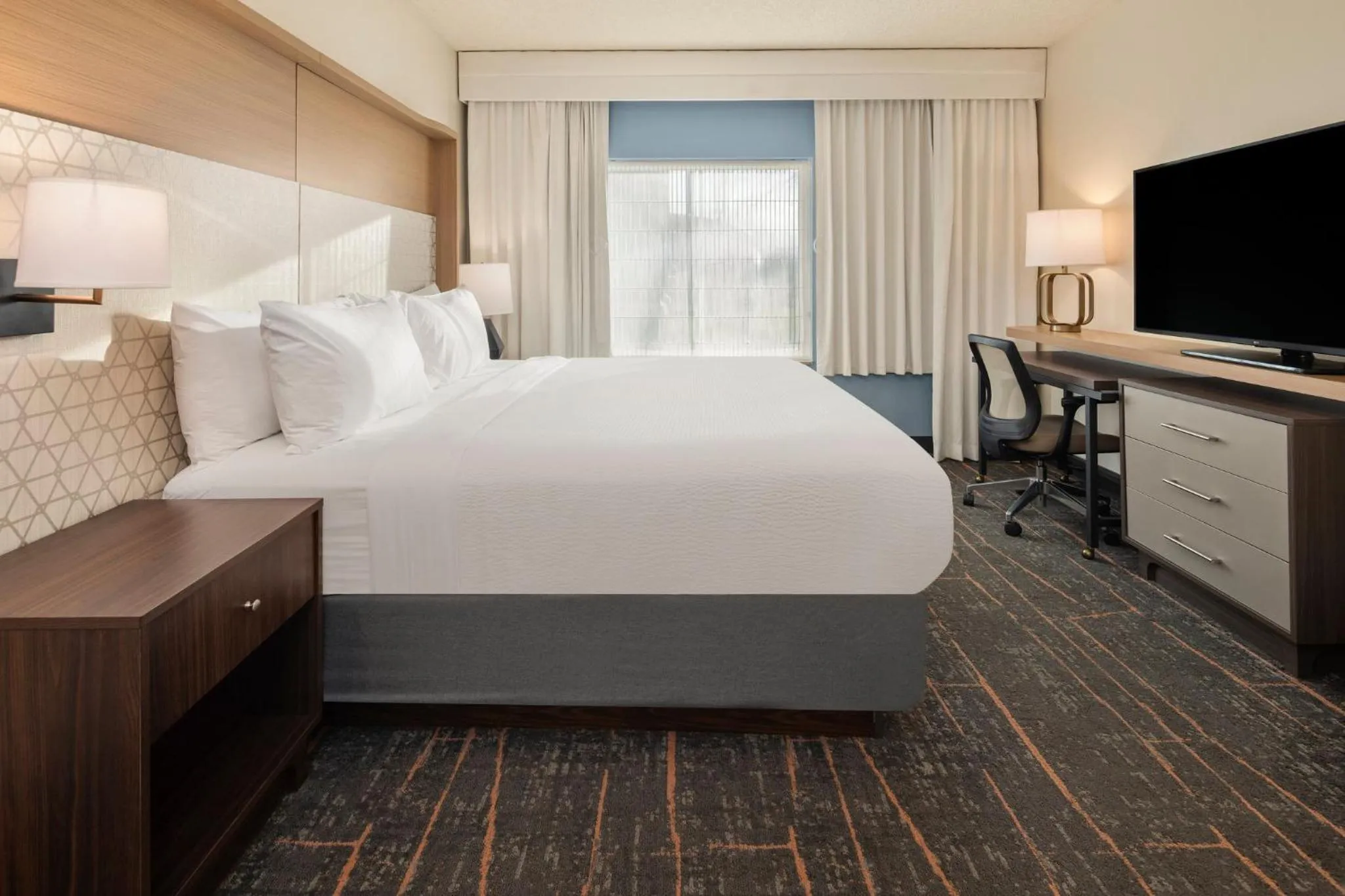 Photo of the whole room, Bed in Holiday Inn Hotel & Suites Maple Grove Northwest Minneapolis-Arbor Lakes by IHG