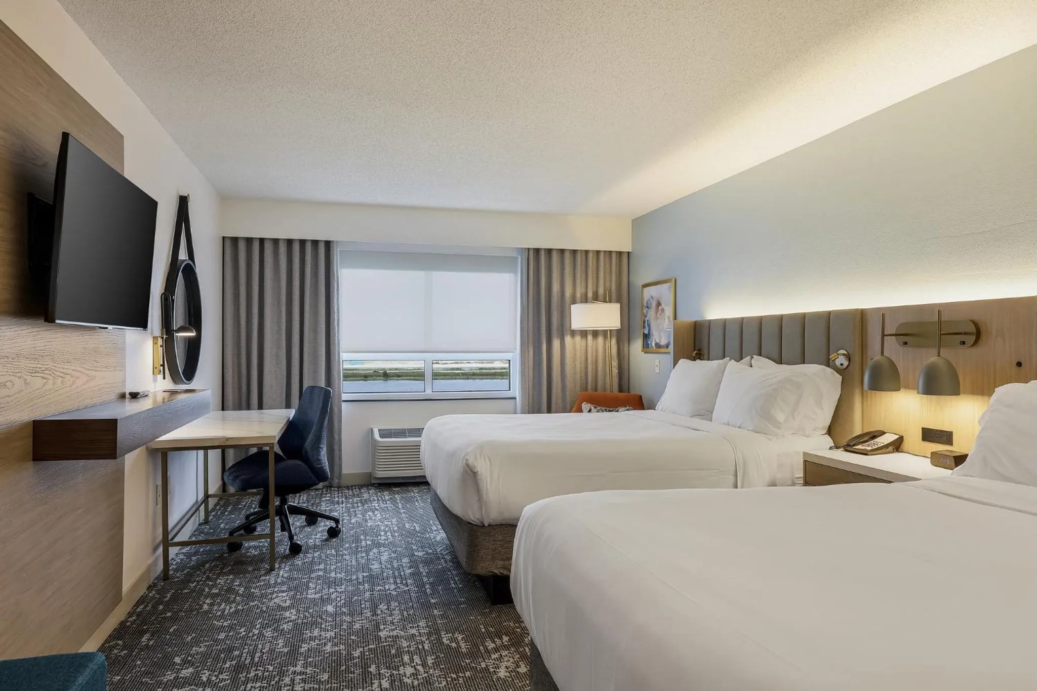 Photo of the whole room, Bed in Crowne Plaza Ft Myers Gulf Coast by IHG