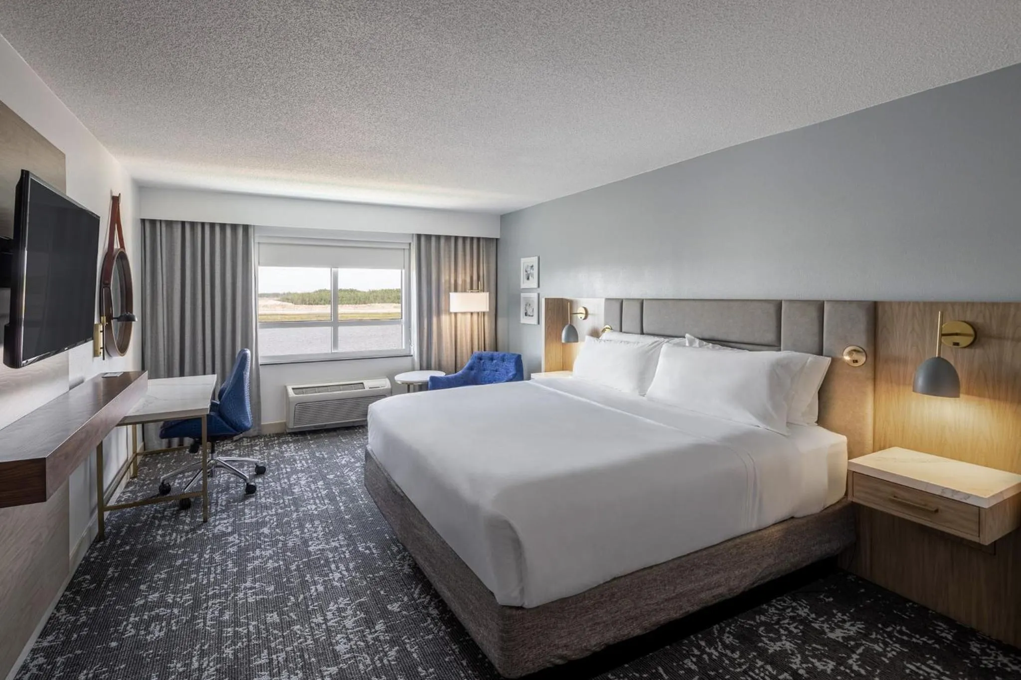 Bedroom, Bed in Crowne Plaza Ft Myers Gulf Coast by IHG