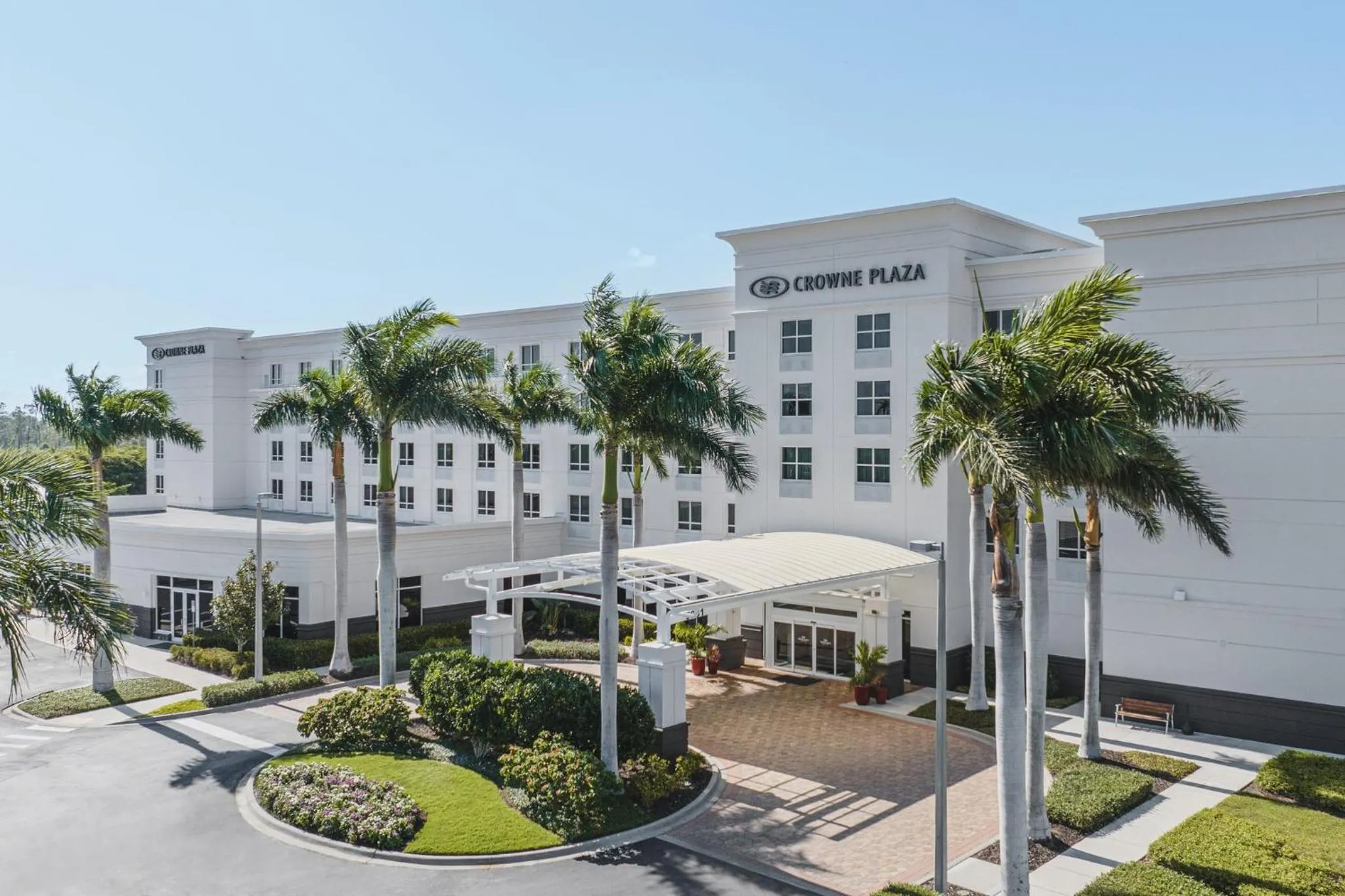 Property building in Crowne Plaza Ft Myers Gulf Coast by IHG