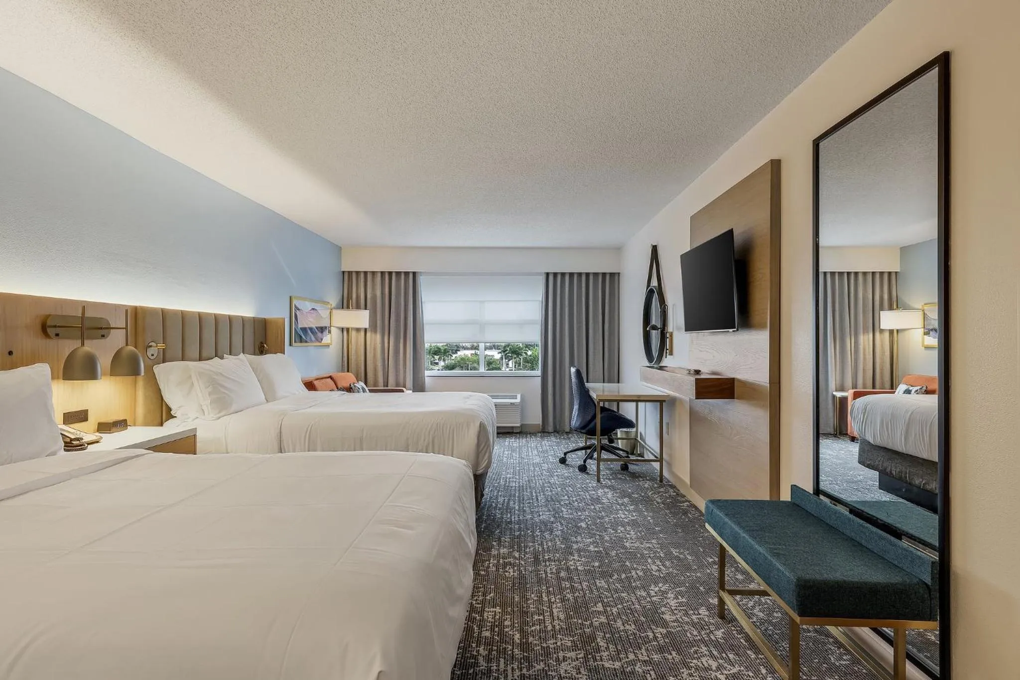 Photo of the whole room, Bed in Crowne Plaza Ft Myers Gulf Coast by IHG