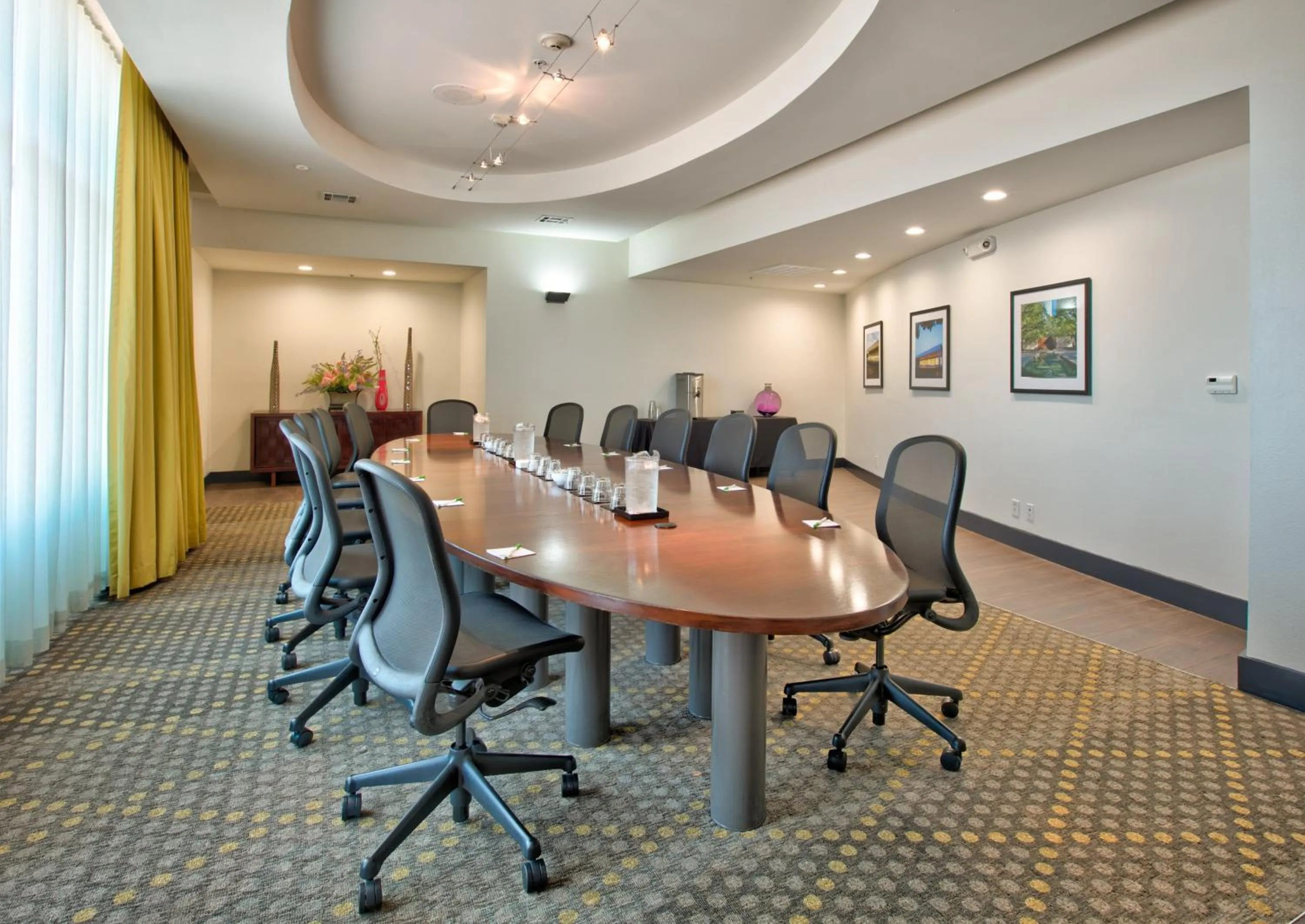 Meeting/conference room in Holiday Inn Dallas - Fort Worth Airport South by IHG