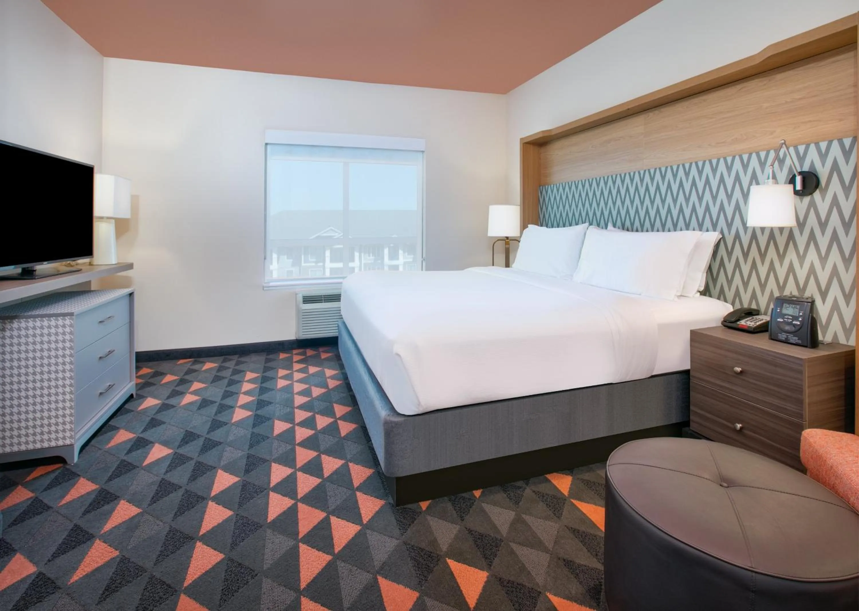 Photo of the whole room, Bed in Holiday Inn Dallas - Fort Worth Airport South by IHG