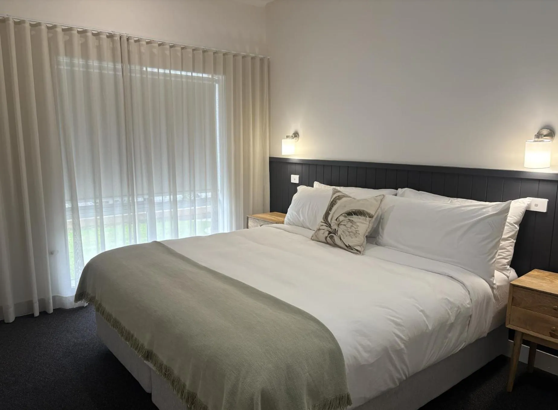 Bed in Tall Timbers Motel