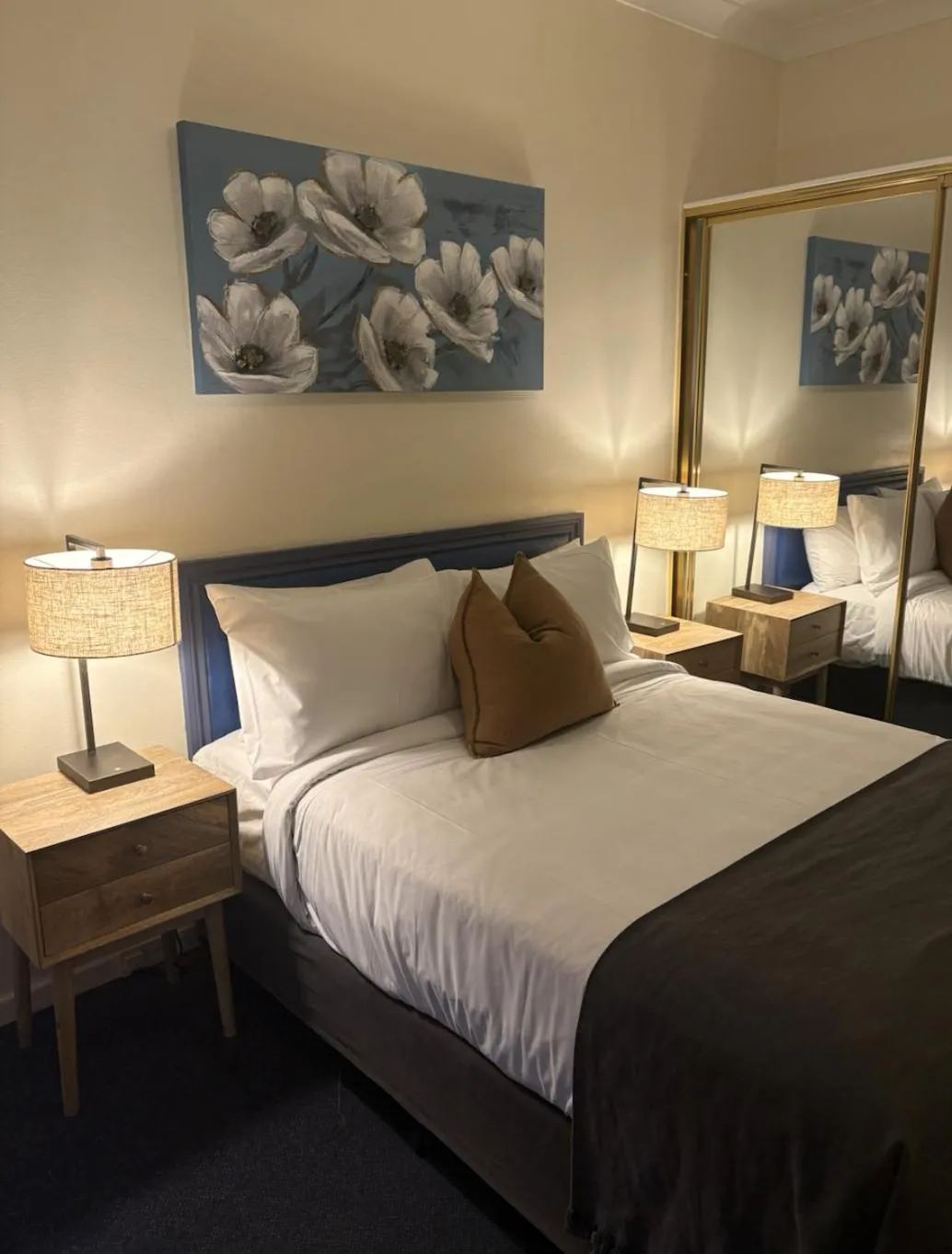 Bed in Tall Timbers Motel