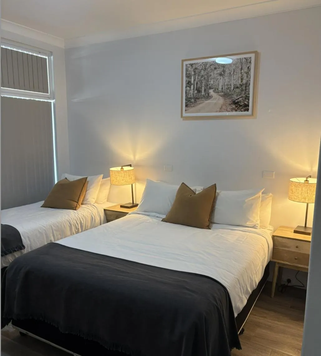 Bed in Tall Timbers Motel