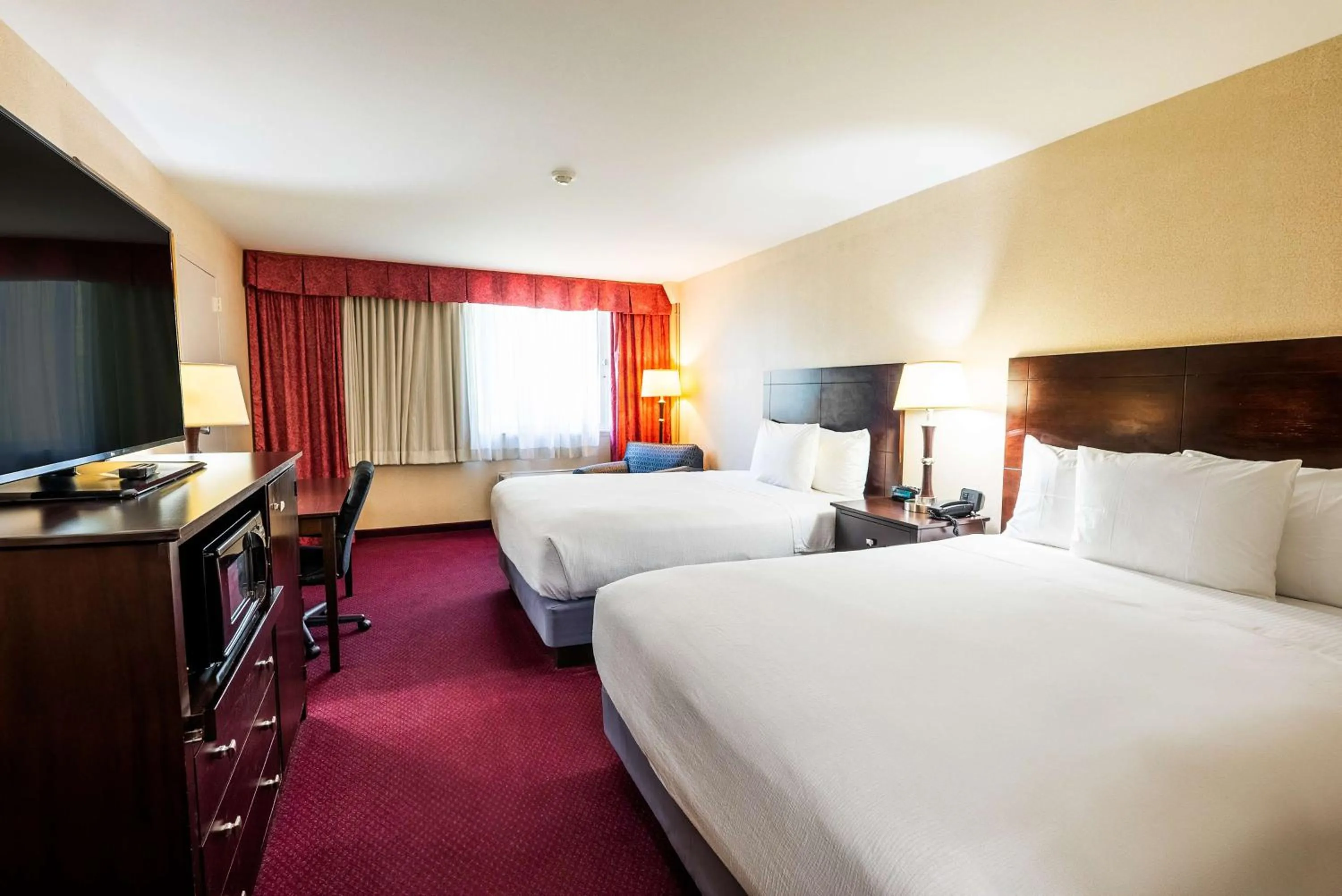 Bedroom, Bed in Fireside Inn & Suites Portland