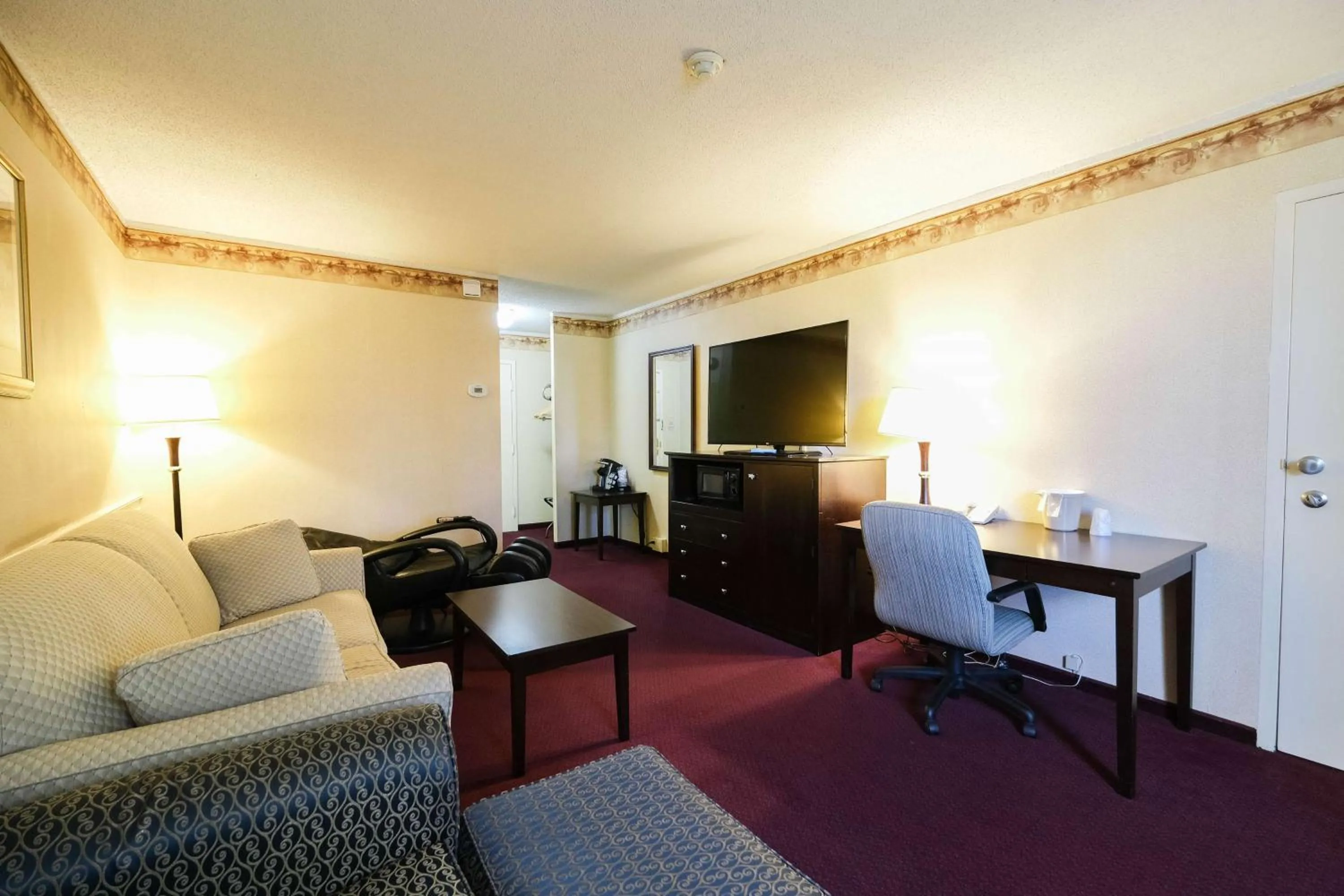 Photo of the whole room in Fireside Inn & Suites Portland