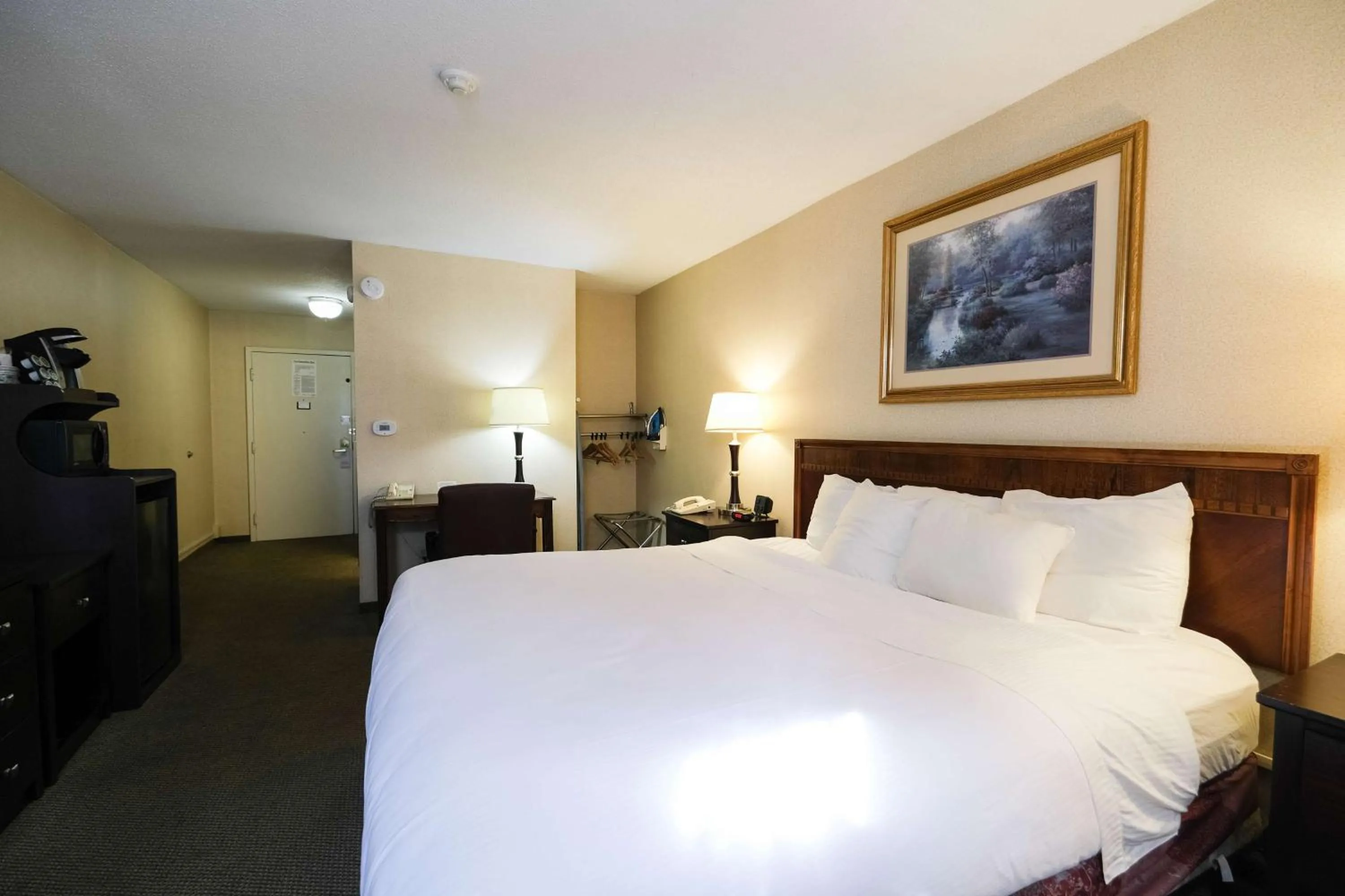 Bedroom, Bed in Fireside Inn & Suites Portland