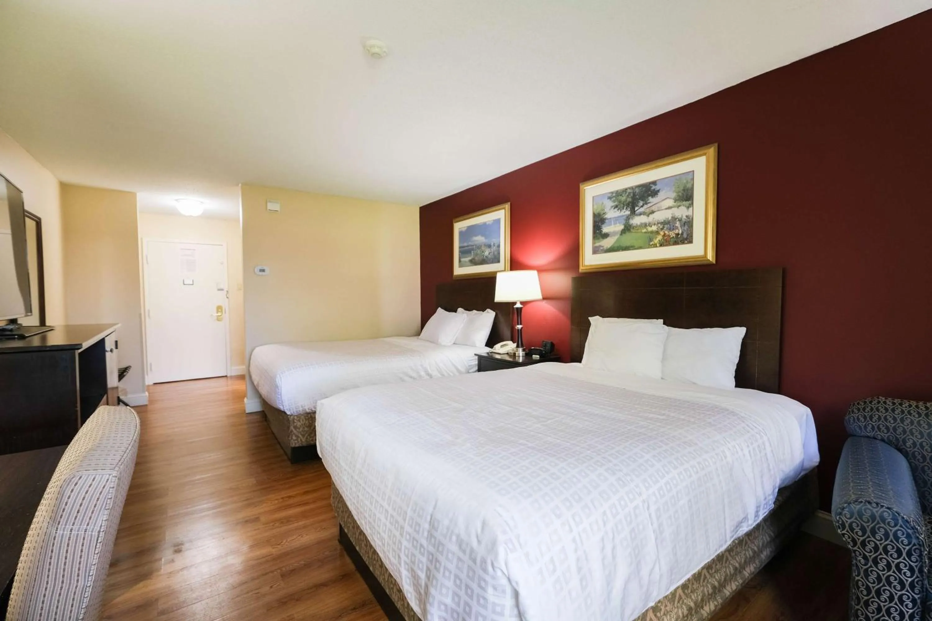 Bedroom, Bed in Fireside Inn & Suites Portland