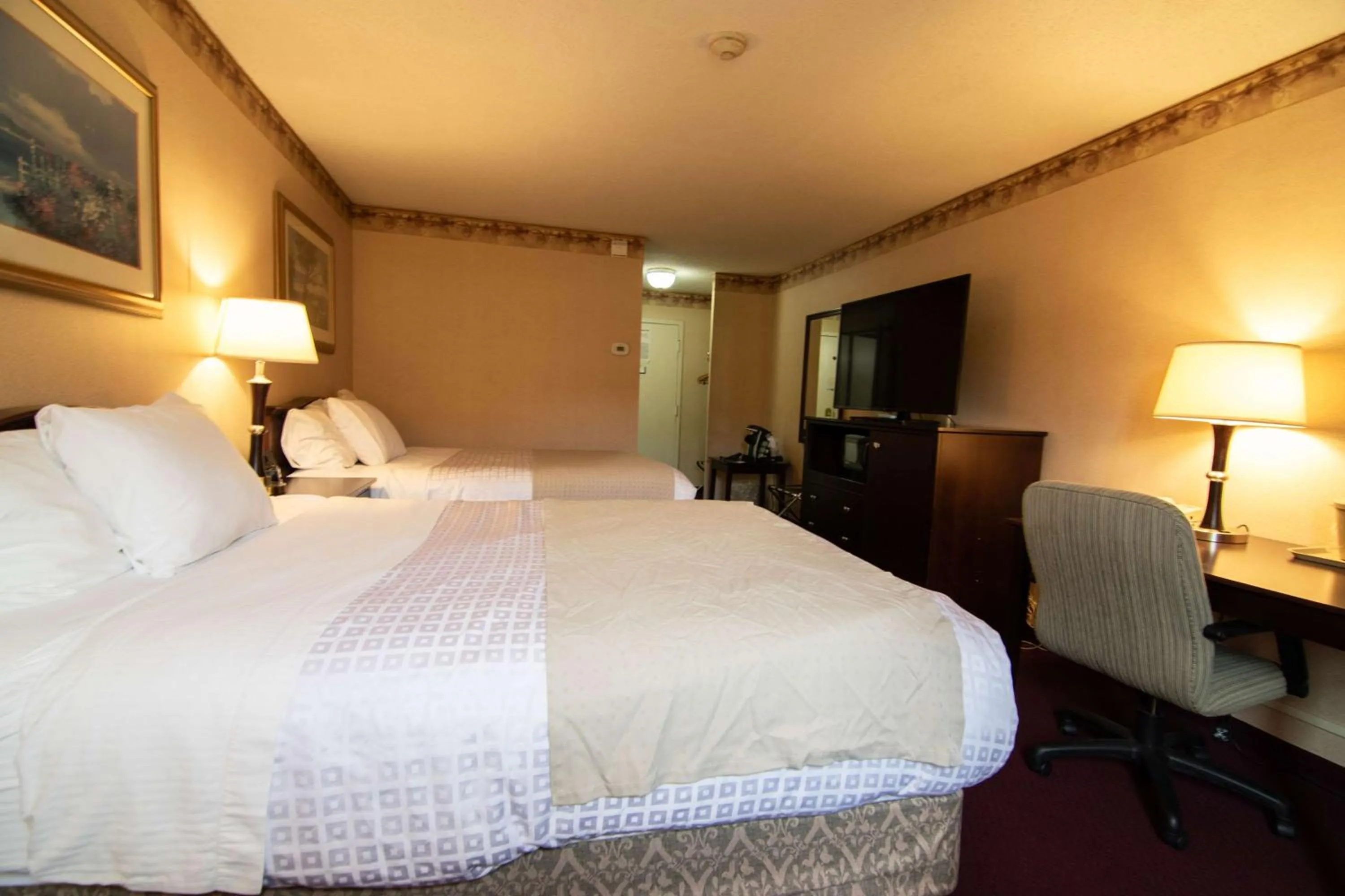 Bedroom, Bed in Fireside Inn & Suites Portland