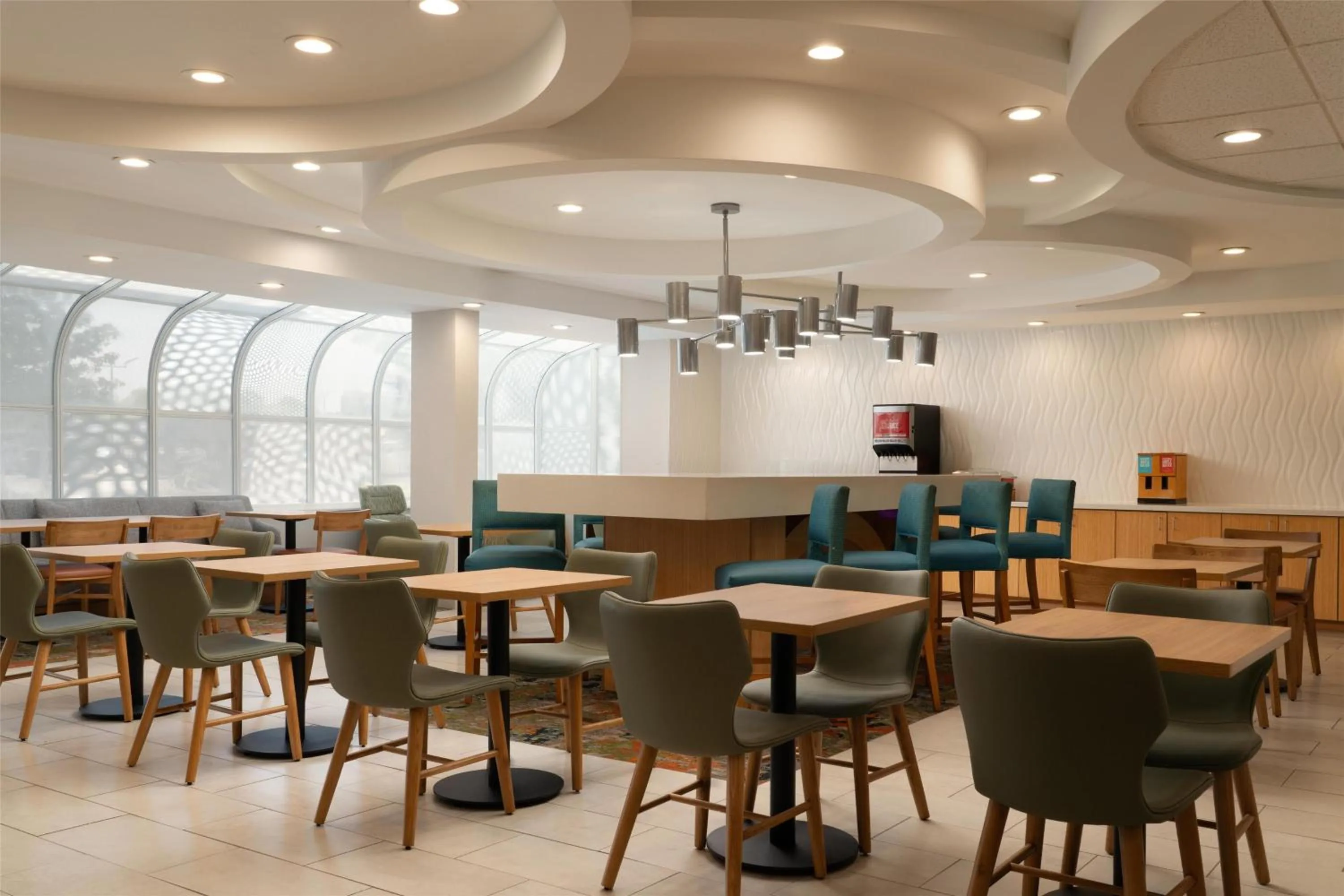 Dining area in Hampton Inn Hopewell Fort Gregg-Adams