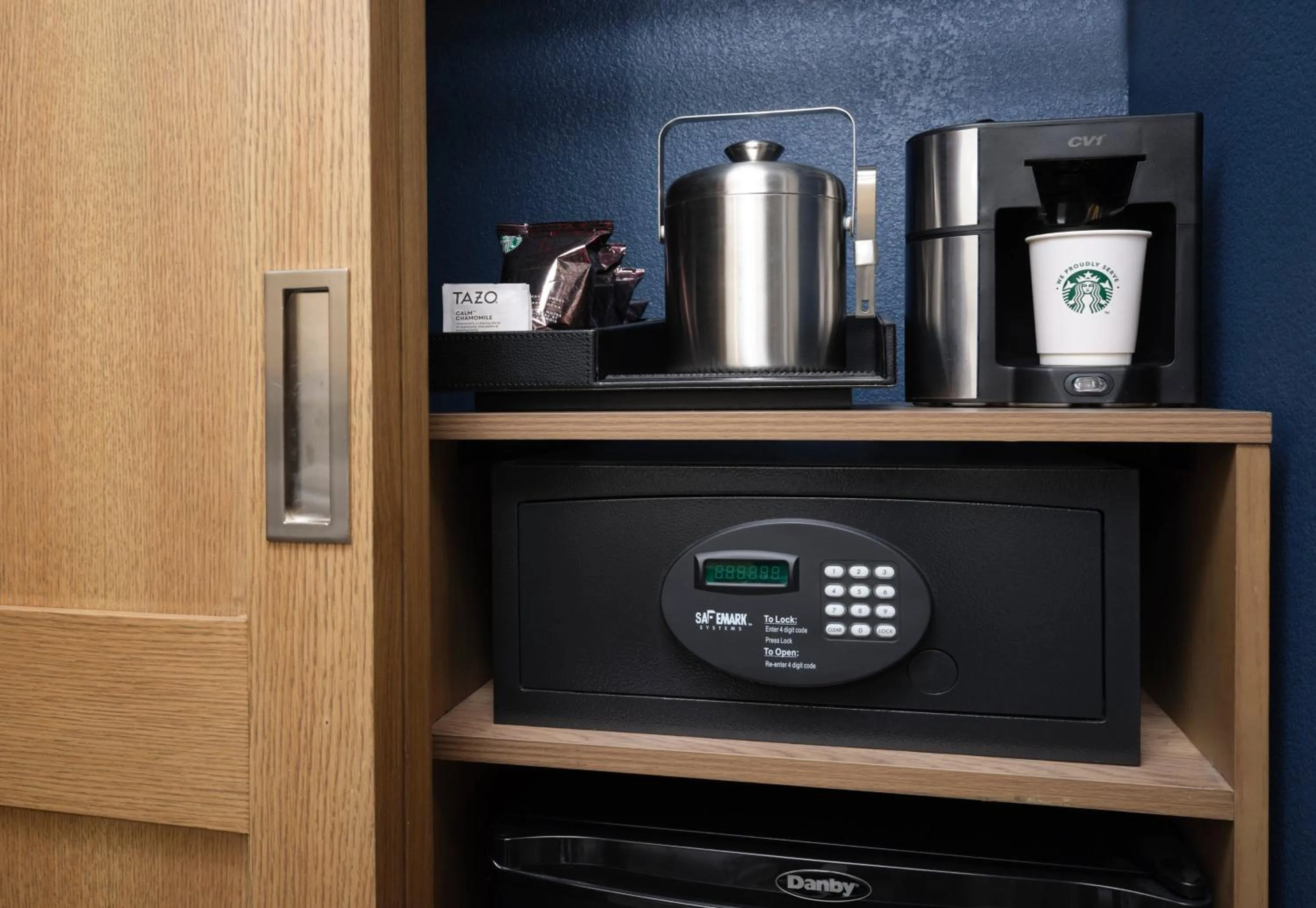 Coffee/tea facilities in Sheraton Grand Rapids Airport Hotel