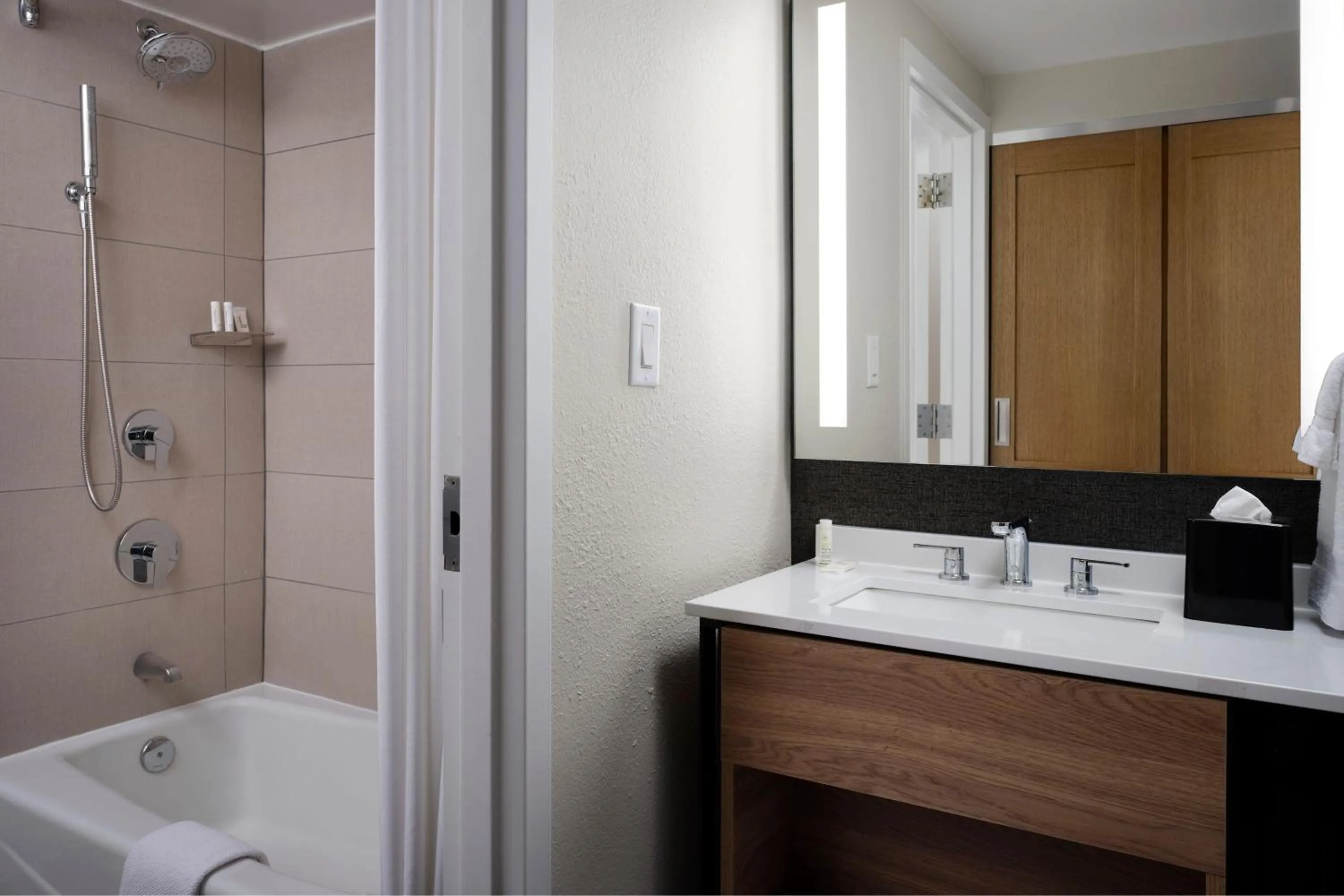 Bathroom in Sheraton Grand Rapids Airport Hotel