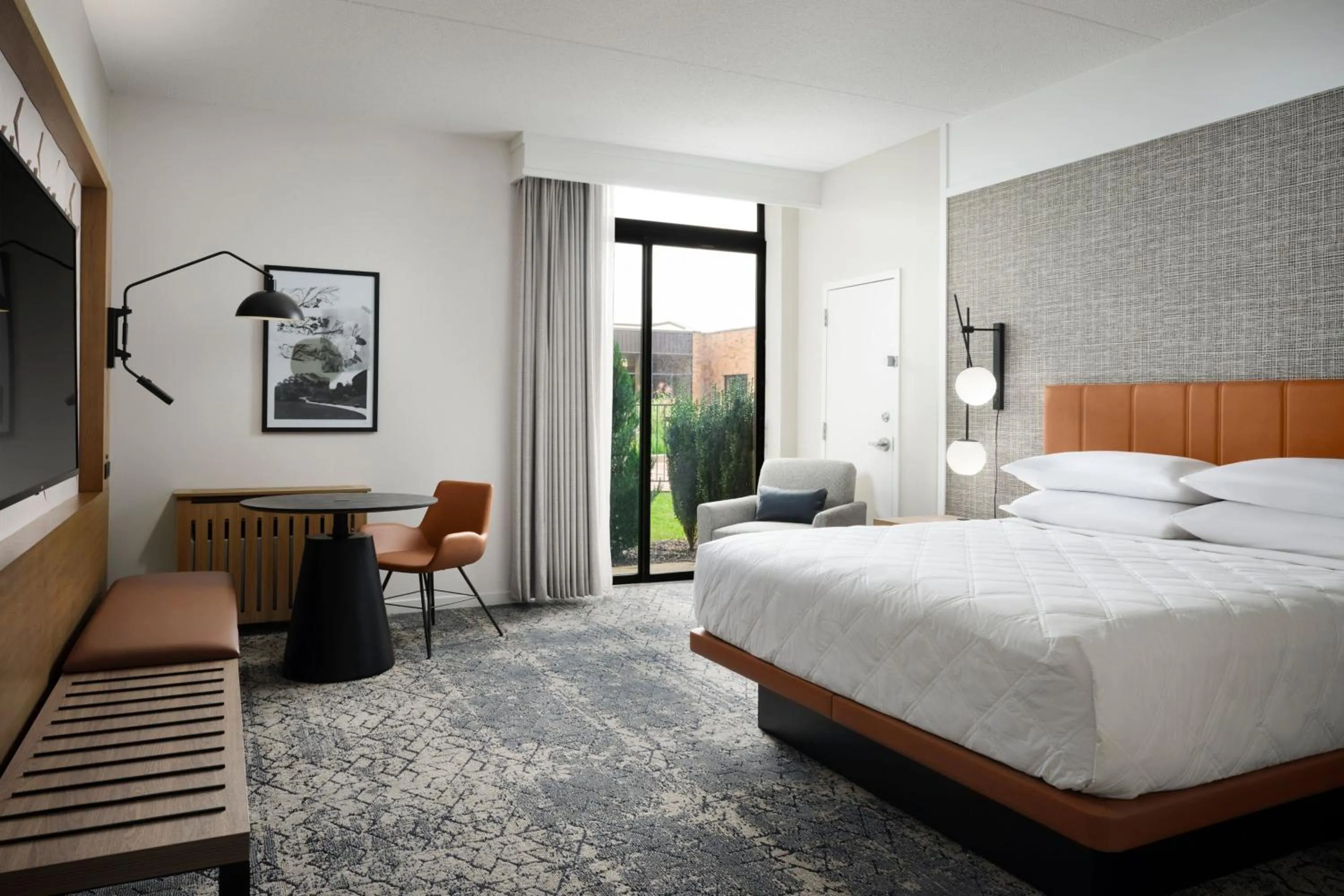 Photo of the whole room, Bed in Sheraton Grand Rapids Airport Hotel