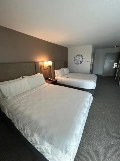 Bed in Holiday Inn Dublin - Pleasanton by IHG