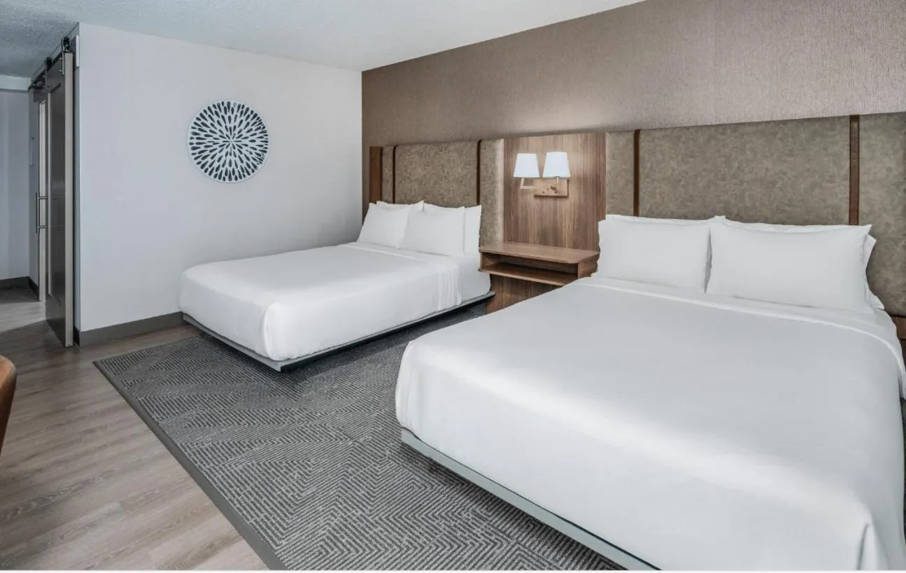 Bed in Holiday Inn Dublin - Pleasanton by IHG